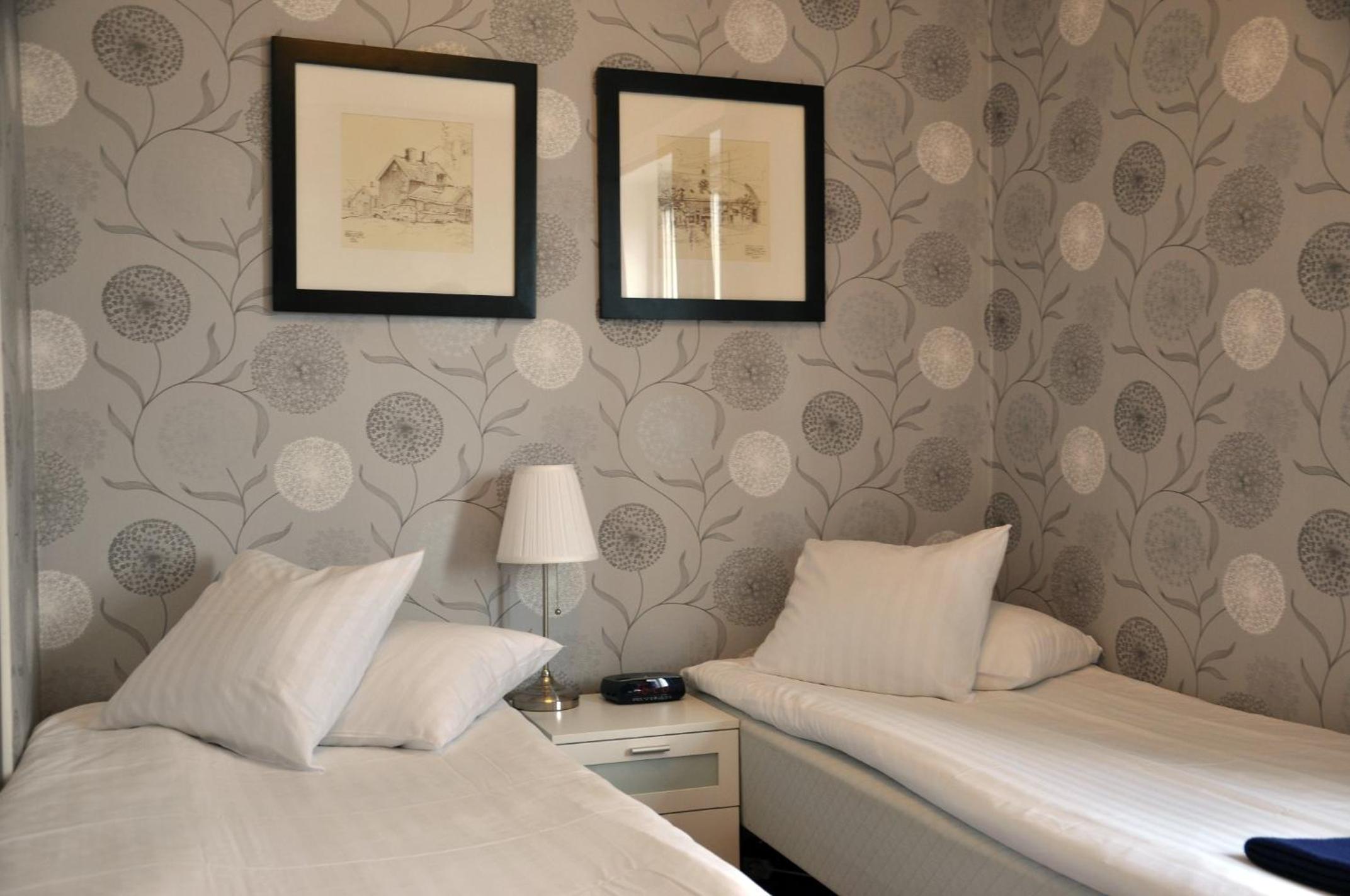 Double or Twin Room - Photo 4