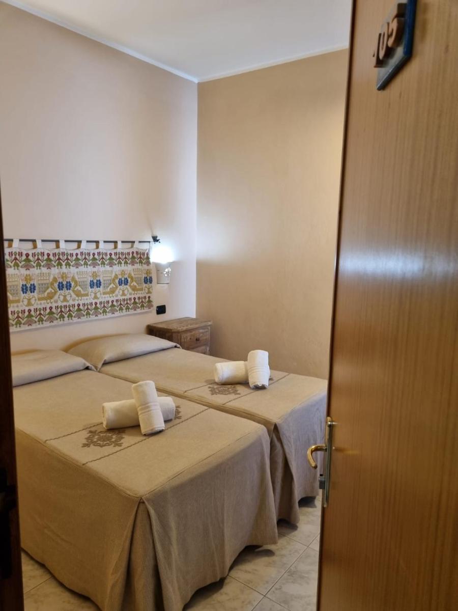 Double or Twin Room with Terrace - Photo 3