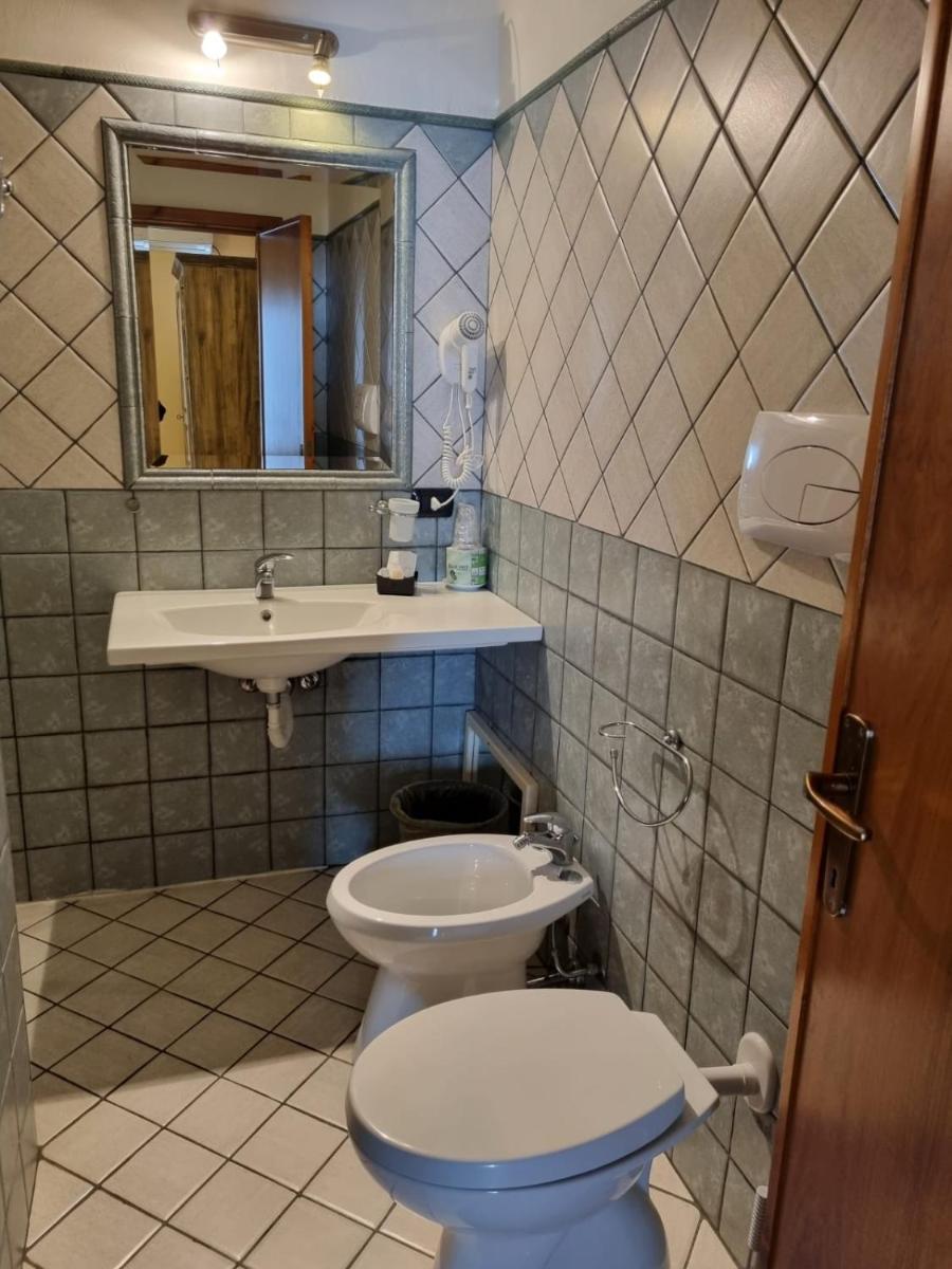 Double or Twin Room with Terrace - Photo 4