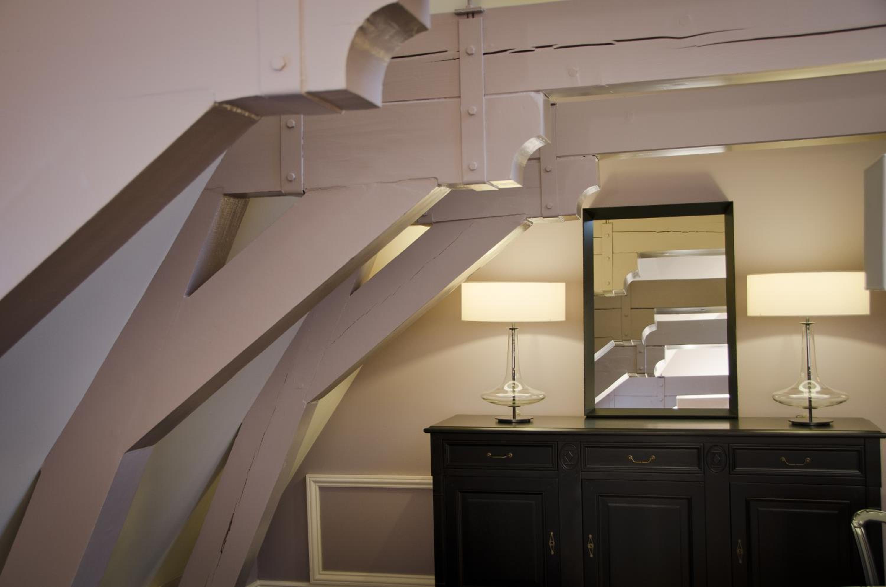 Canal House With King Bed And Kitchenette