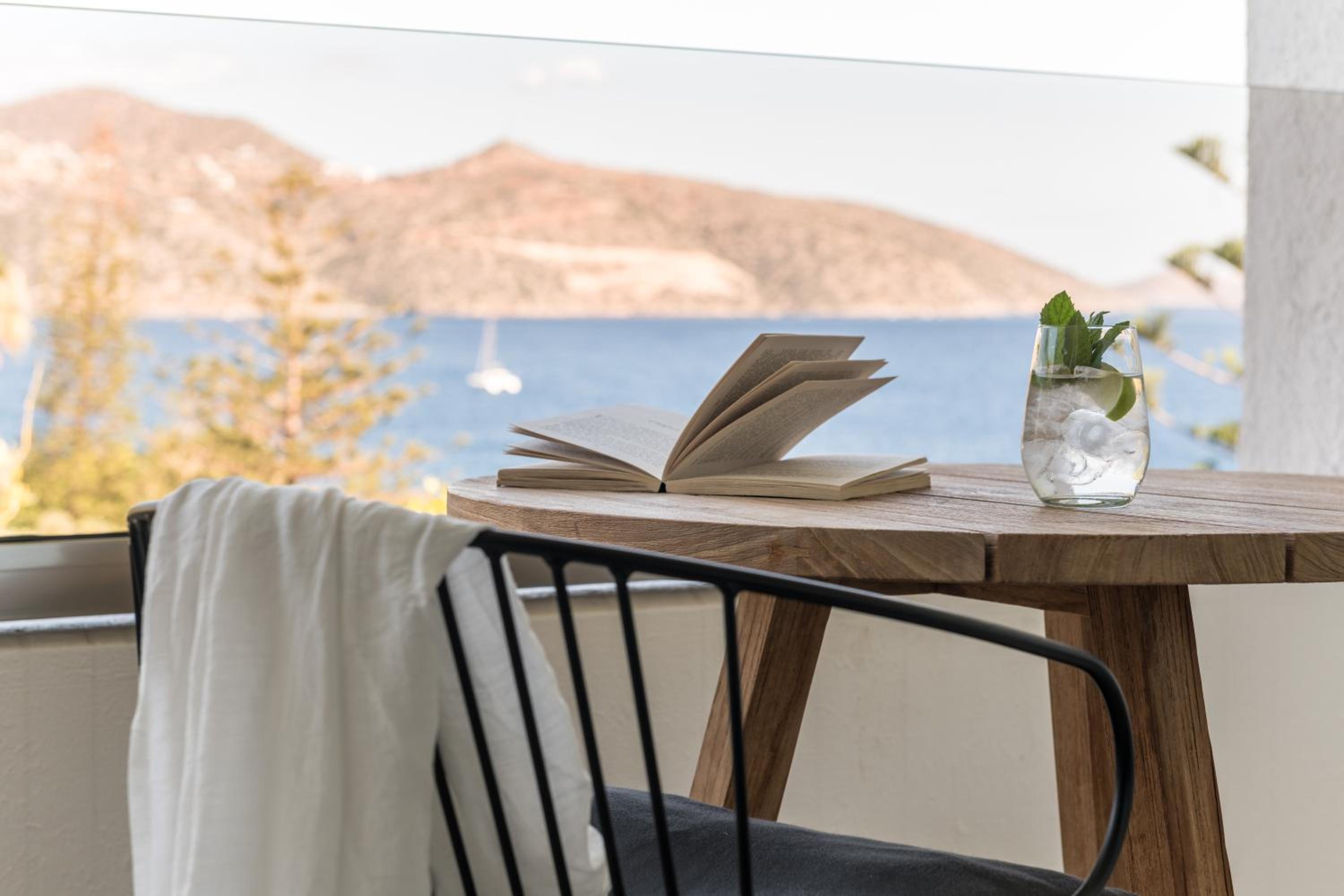 Zen Sea View Room thumbnail 6