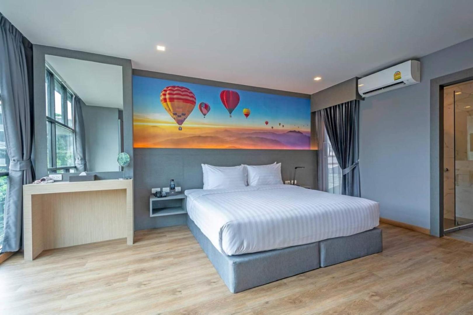 Deluxe Double Room with City View photo 3
