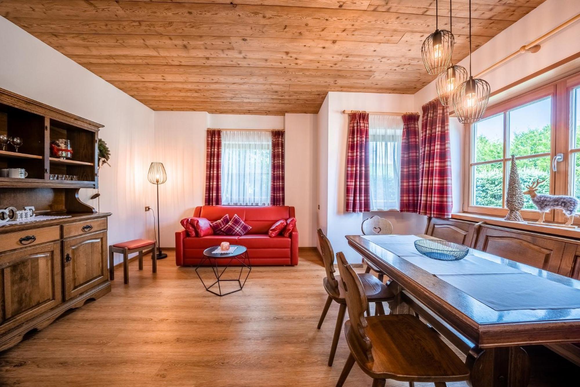 Apartment with Mountain View