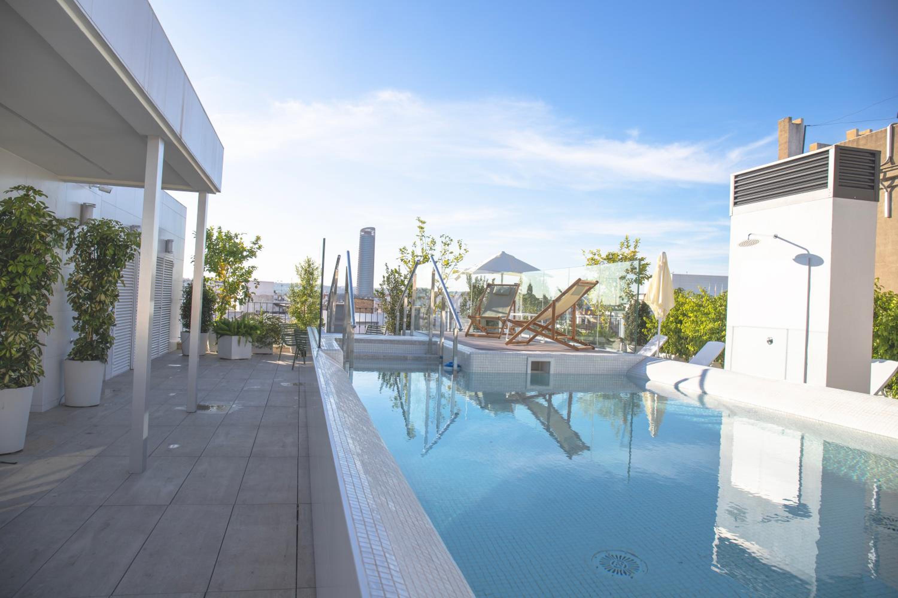 Apartment with Balcony - Photo 4