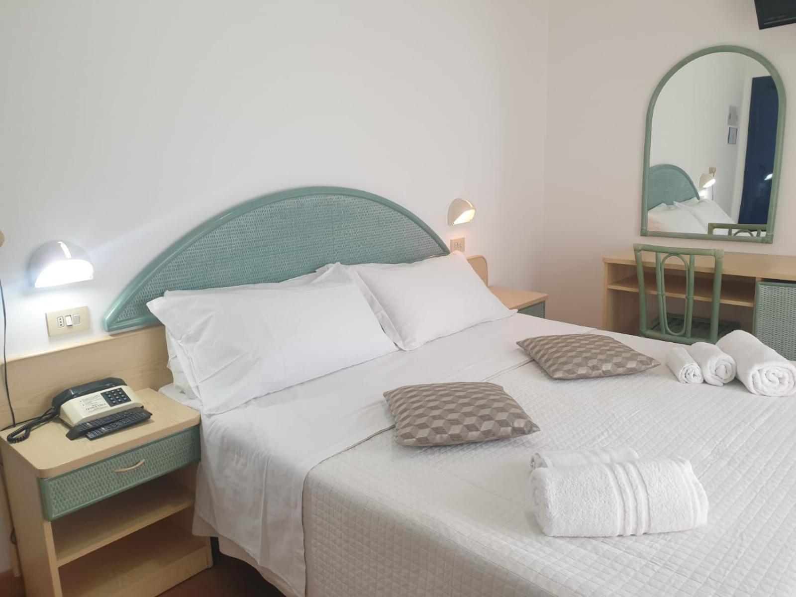 Double or Twin Room - Photo 3