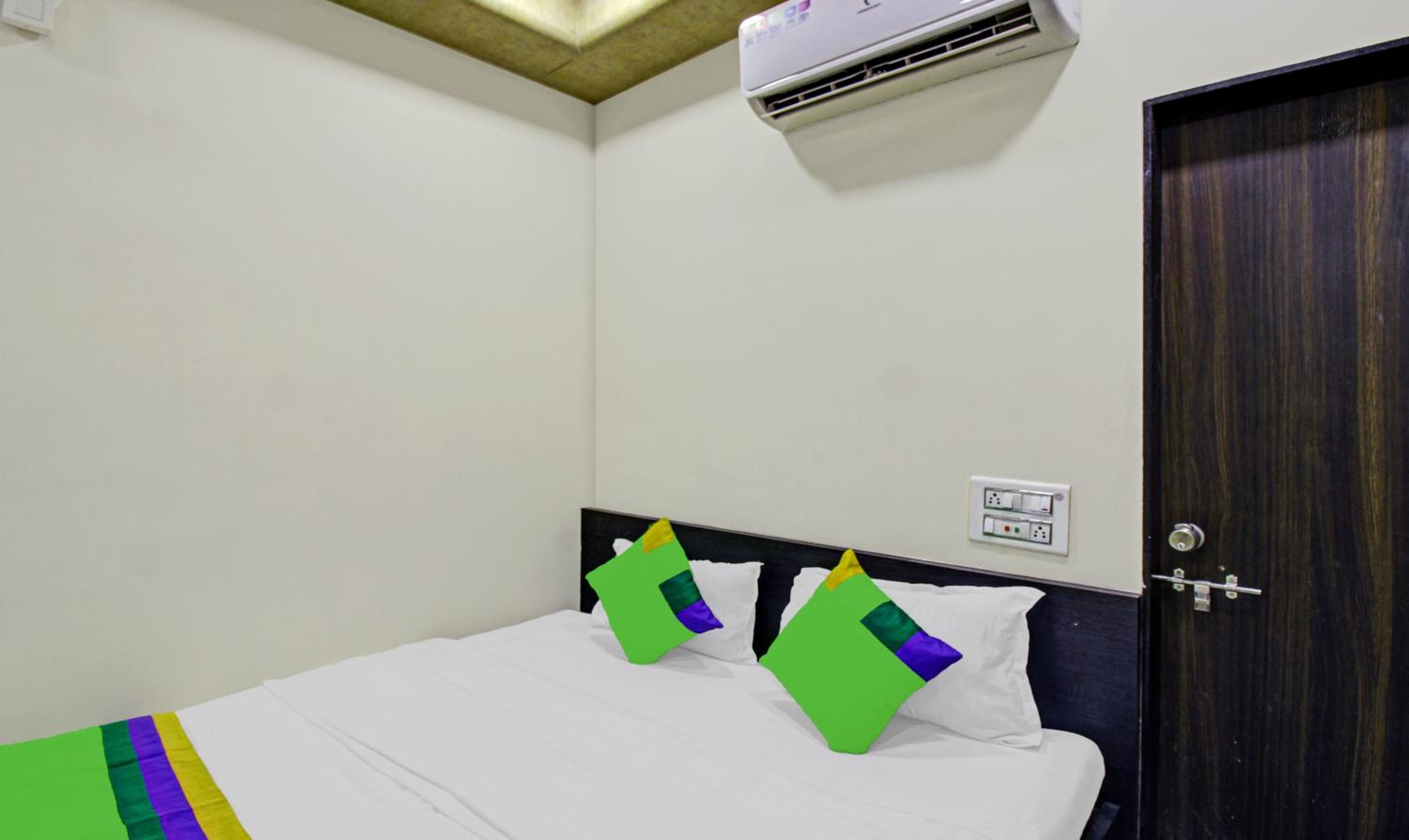 Standard Double Room - Photo 4