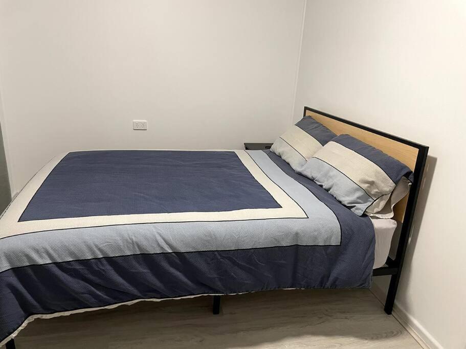 Three-Bedroom House photo 2