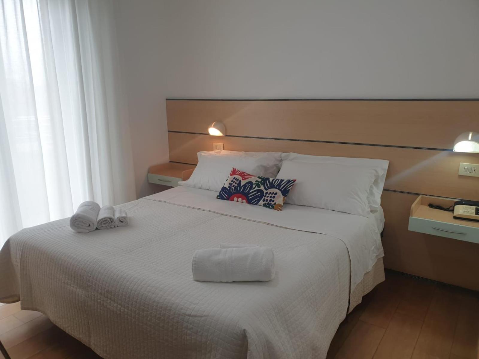 Double or Twin Room with Balcony - Photo 1