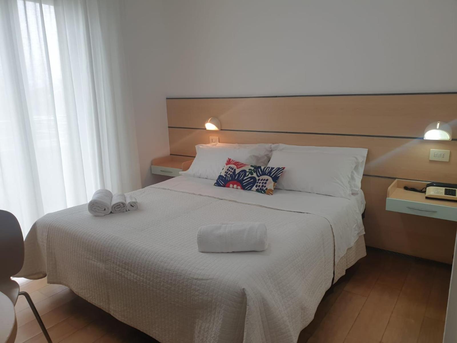 Double or Twin Room with Balcony - Photo 3