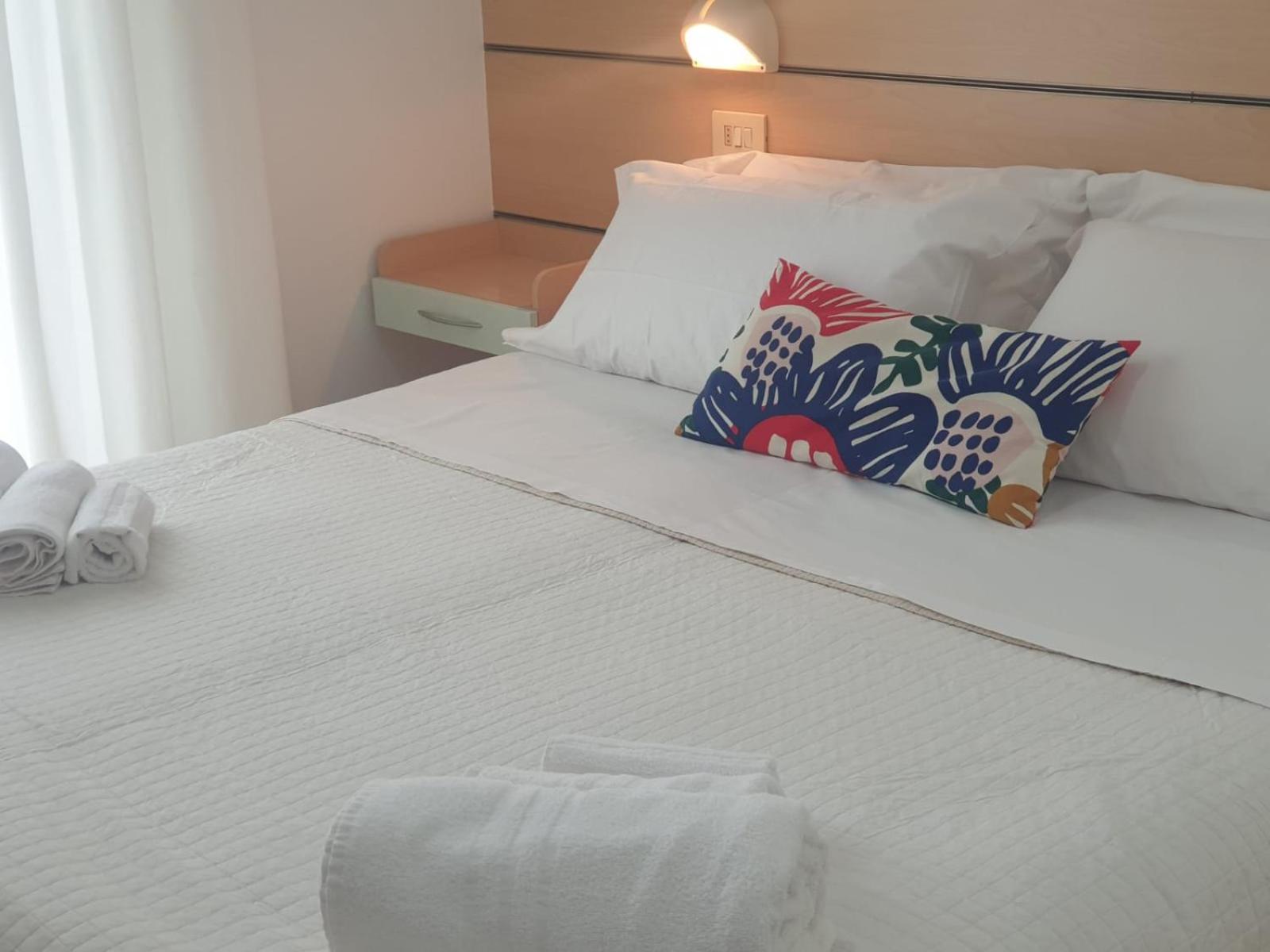 Double or Twin Room with Balcony - Photo 4