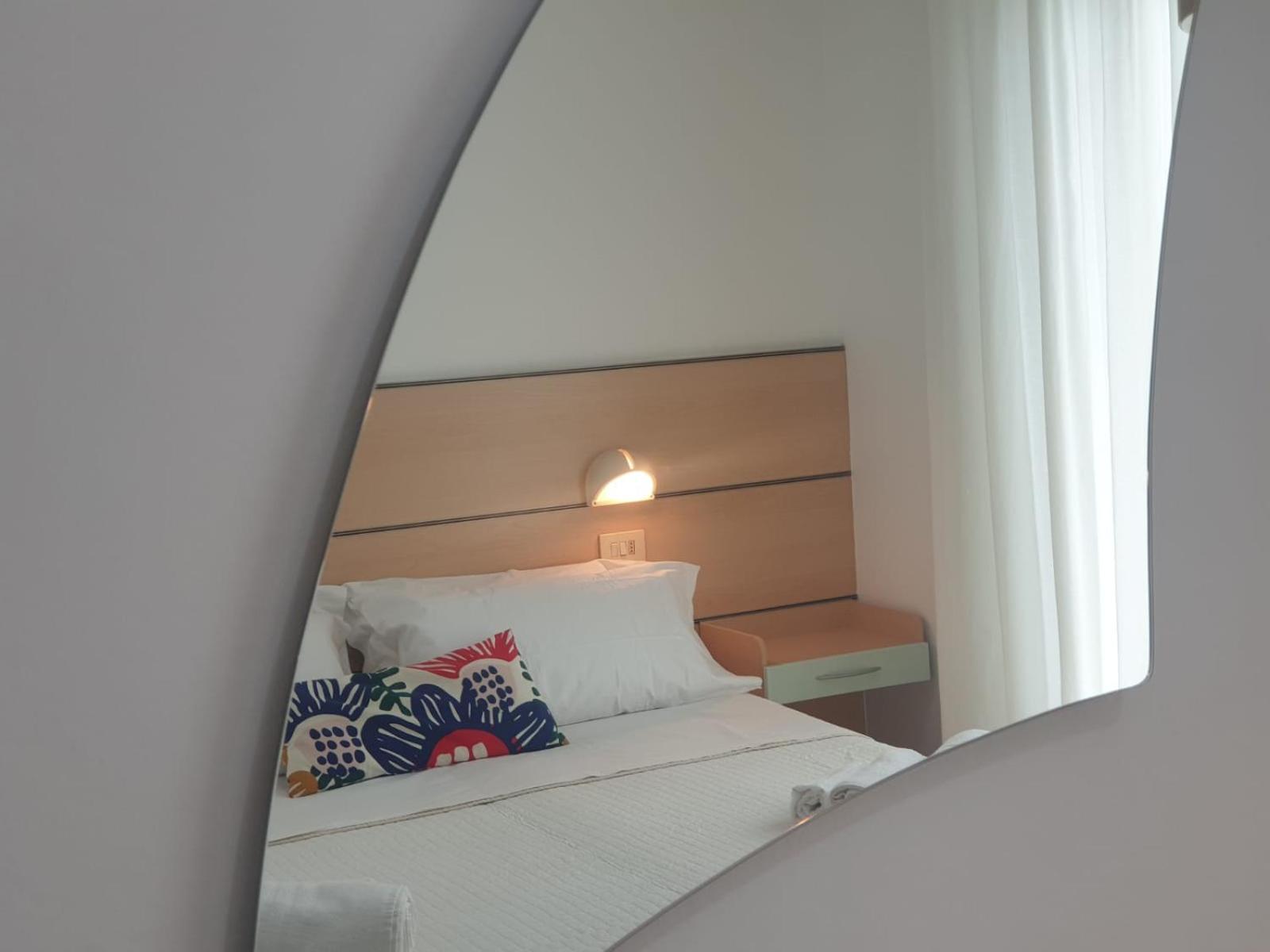 Double or Twin Room with Balcony - Photo 5