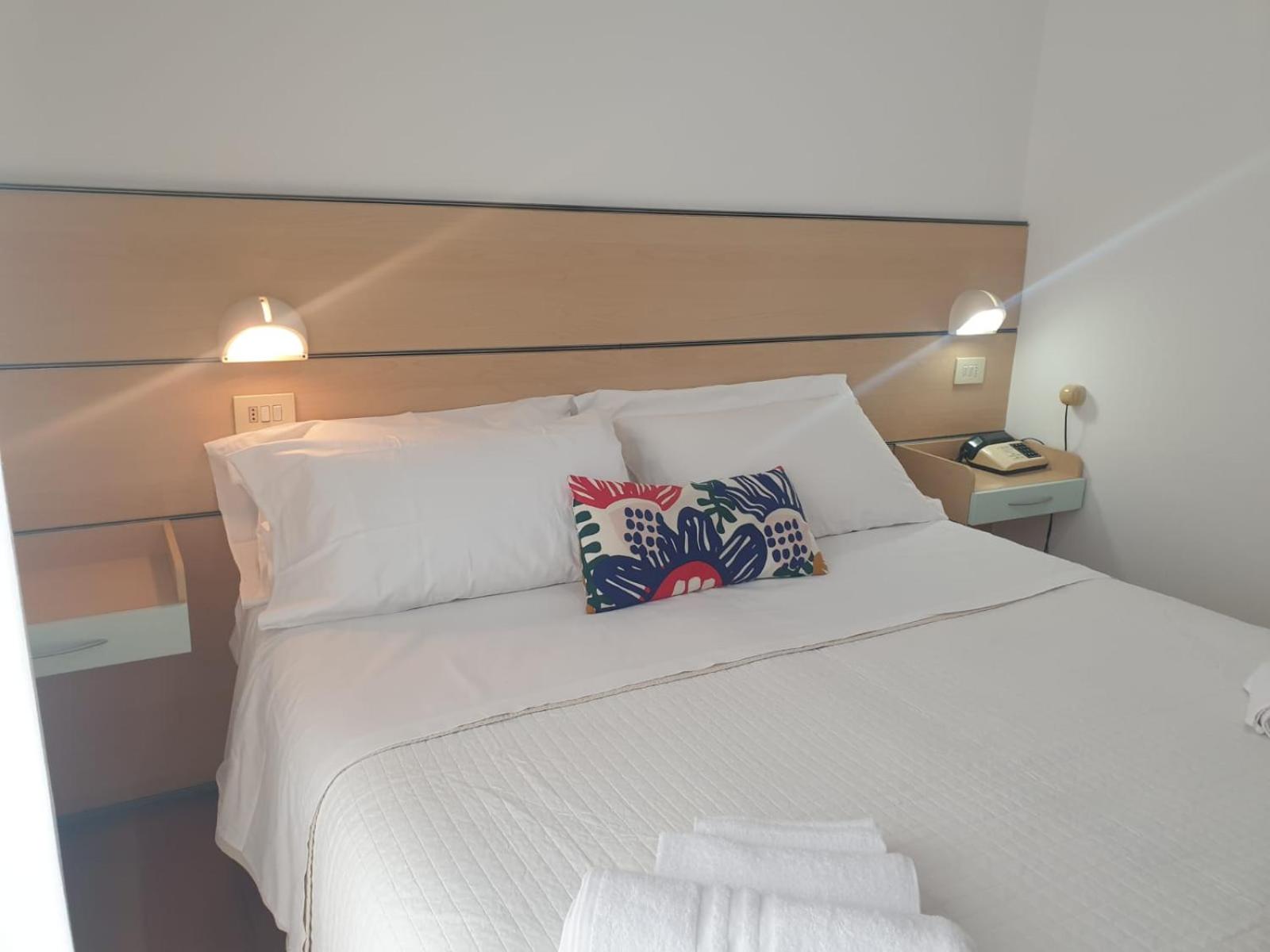 Double or Twin Room with Balcony - Photo 7