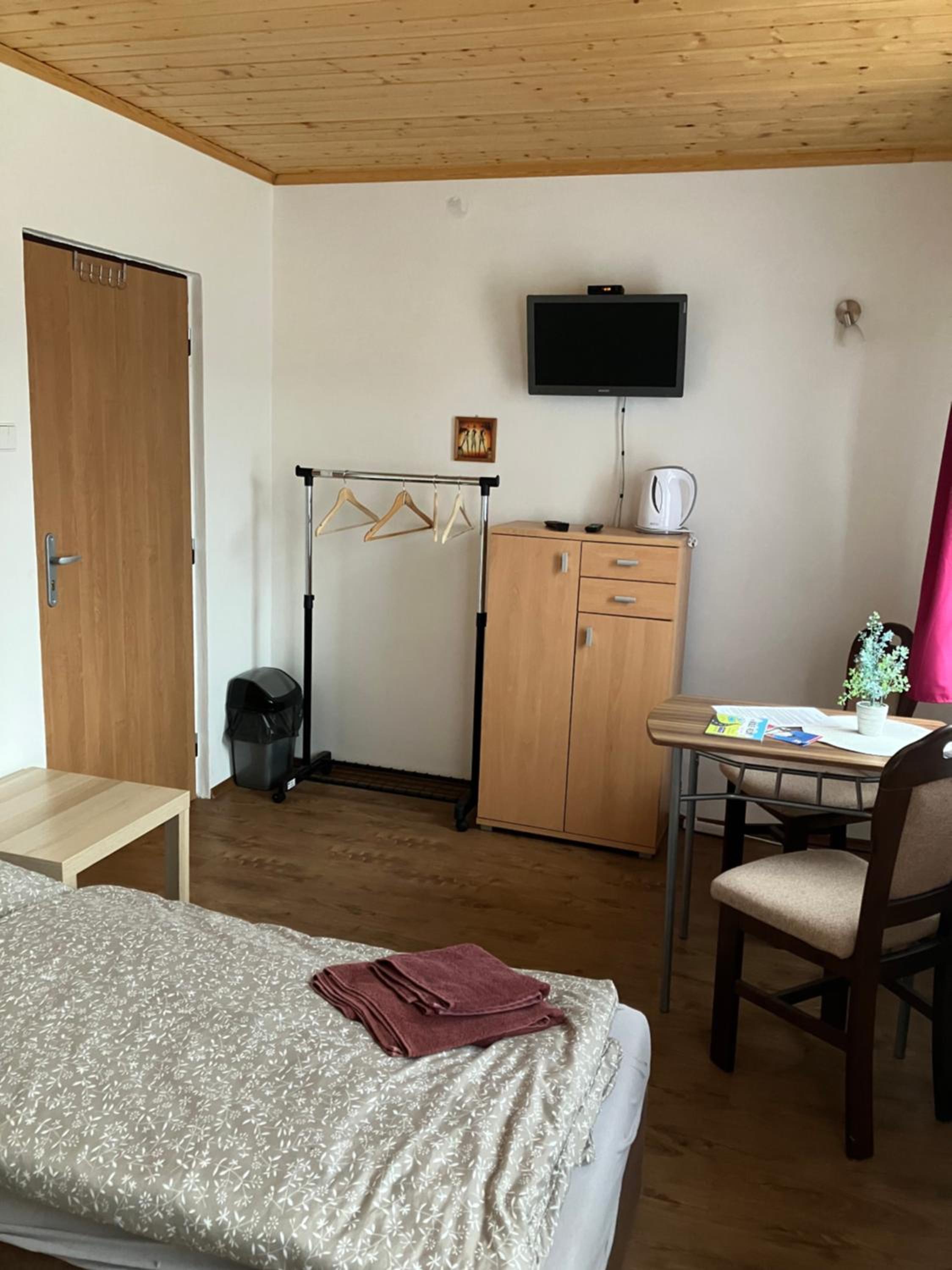 Double or Twin Room with Shared Bathroom photo 2
