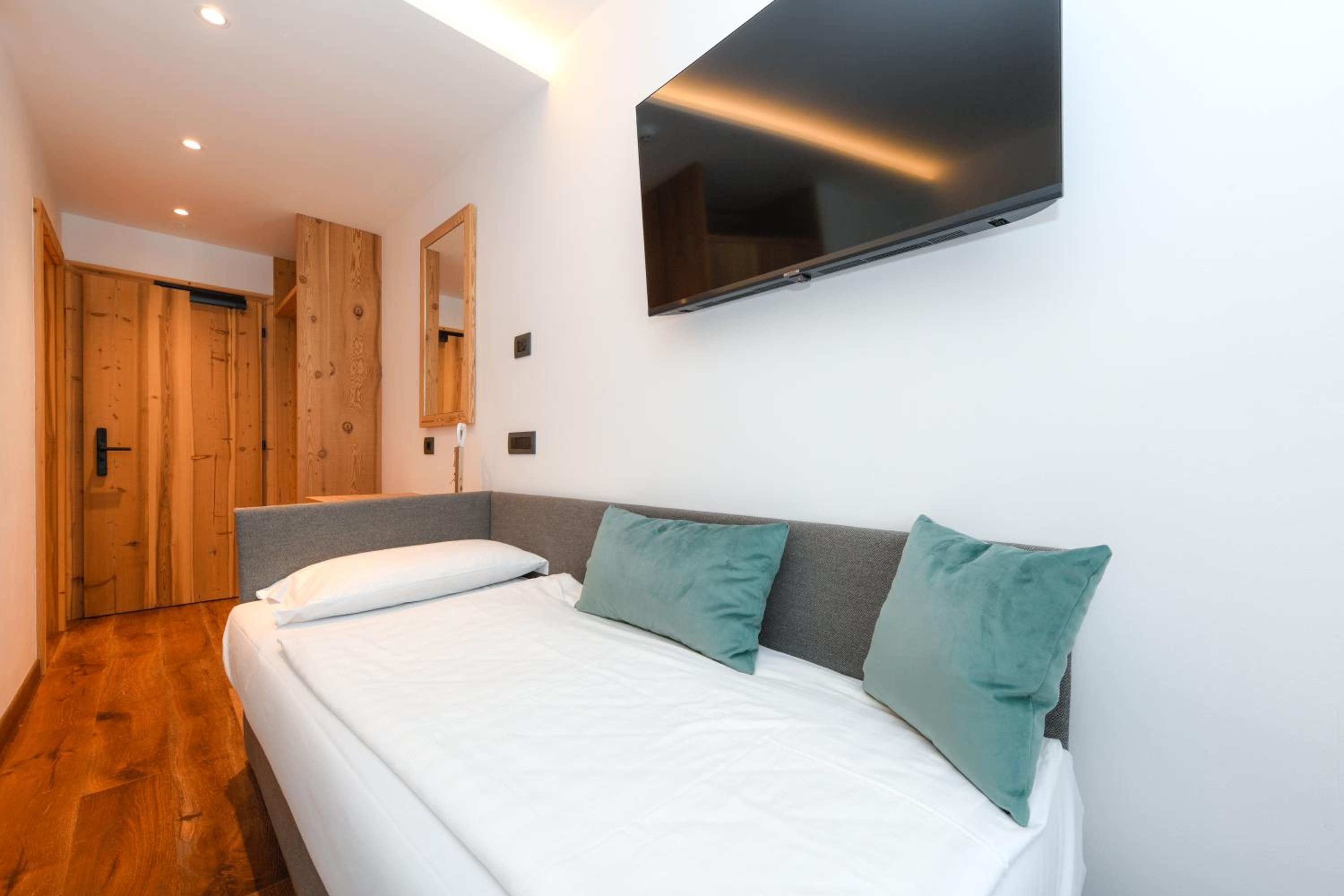 Superior Triple Room photo 2