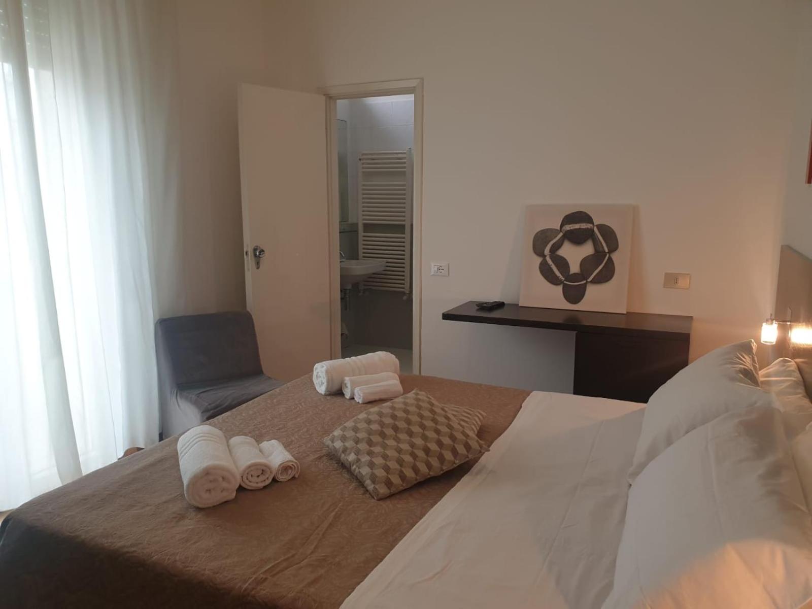 Double or Twin Room with Shower - Photo 4