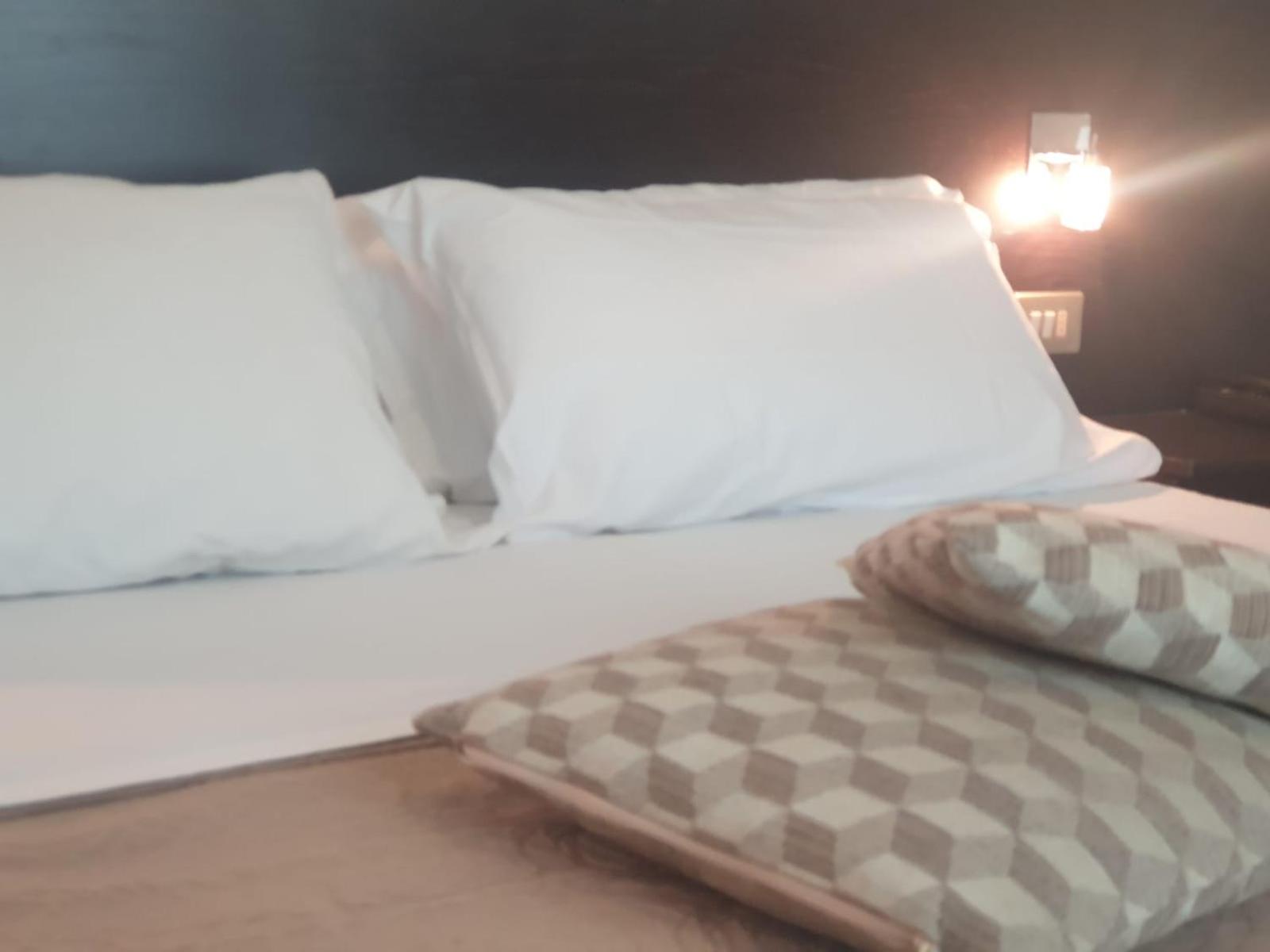 Double or Twin Room with Shower - Photo 8