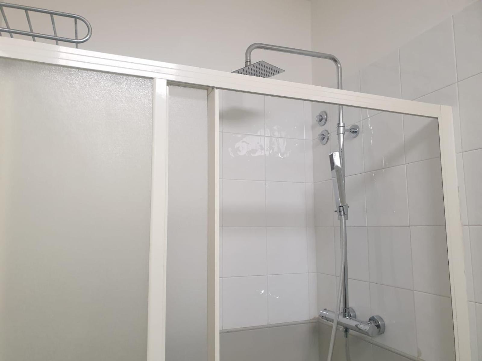 Double or Twin Room with Shower - Photo 10
