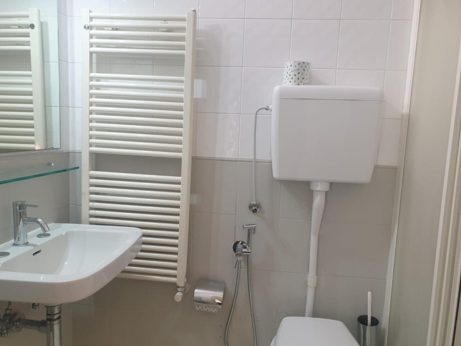Double or Twin Room with Shower - Photo 11