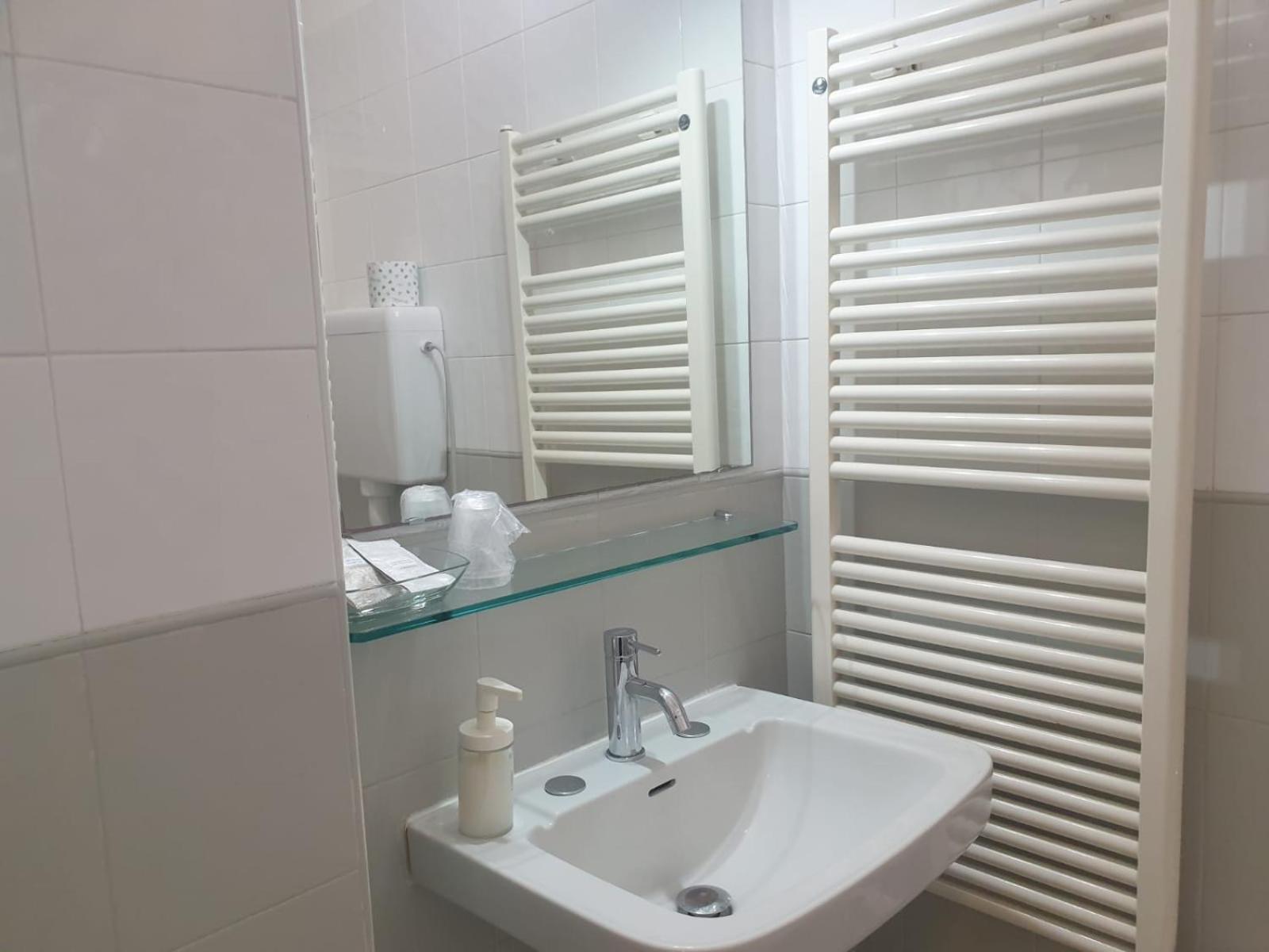 Double or Twin Room with Shower - Photo 12