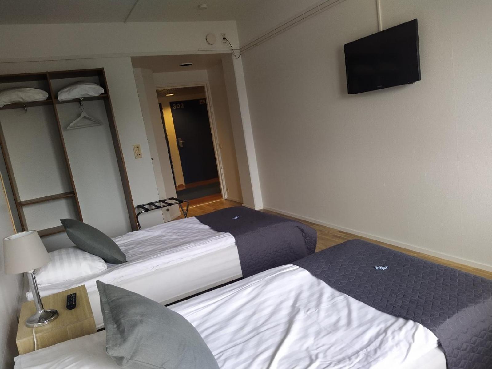 Twin Room with Sea View - Photo 2