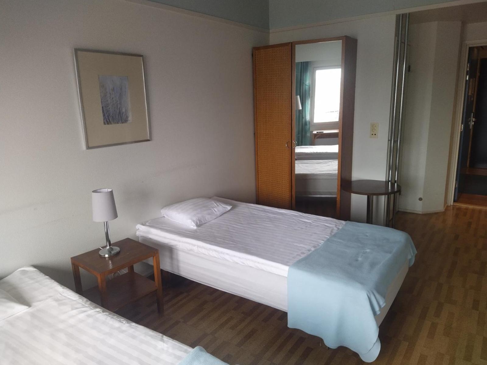 Twin Room - Photo 3