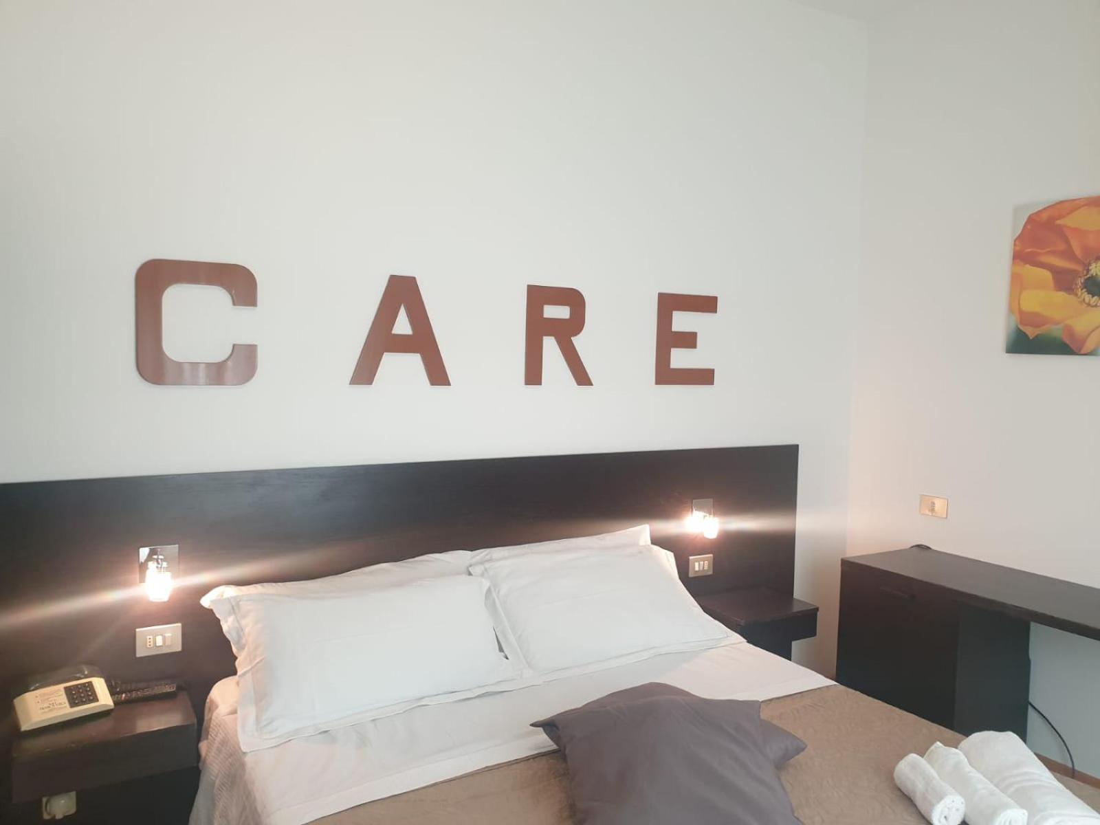 Standard Twin Room - Photo 3