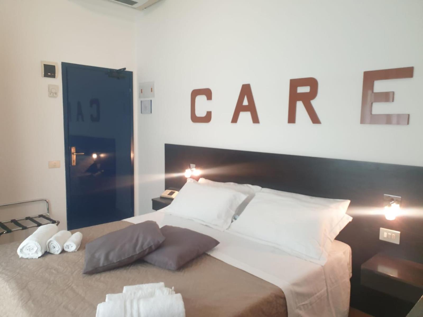 Standard Twin Room - Photo 6