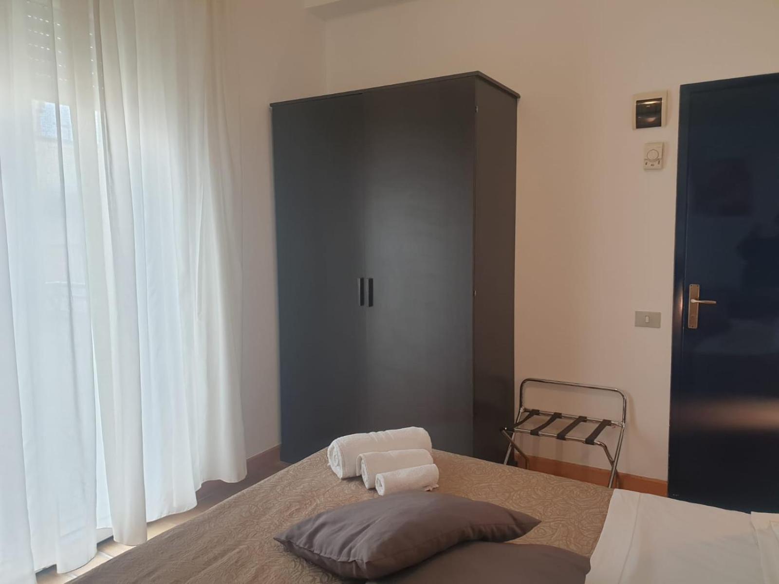 Standard Twin Room - Photo 8