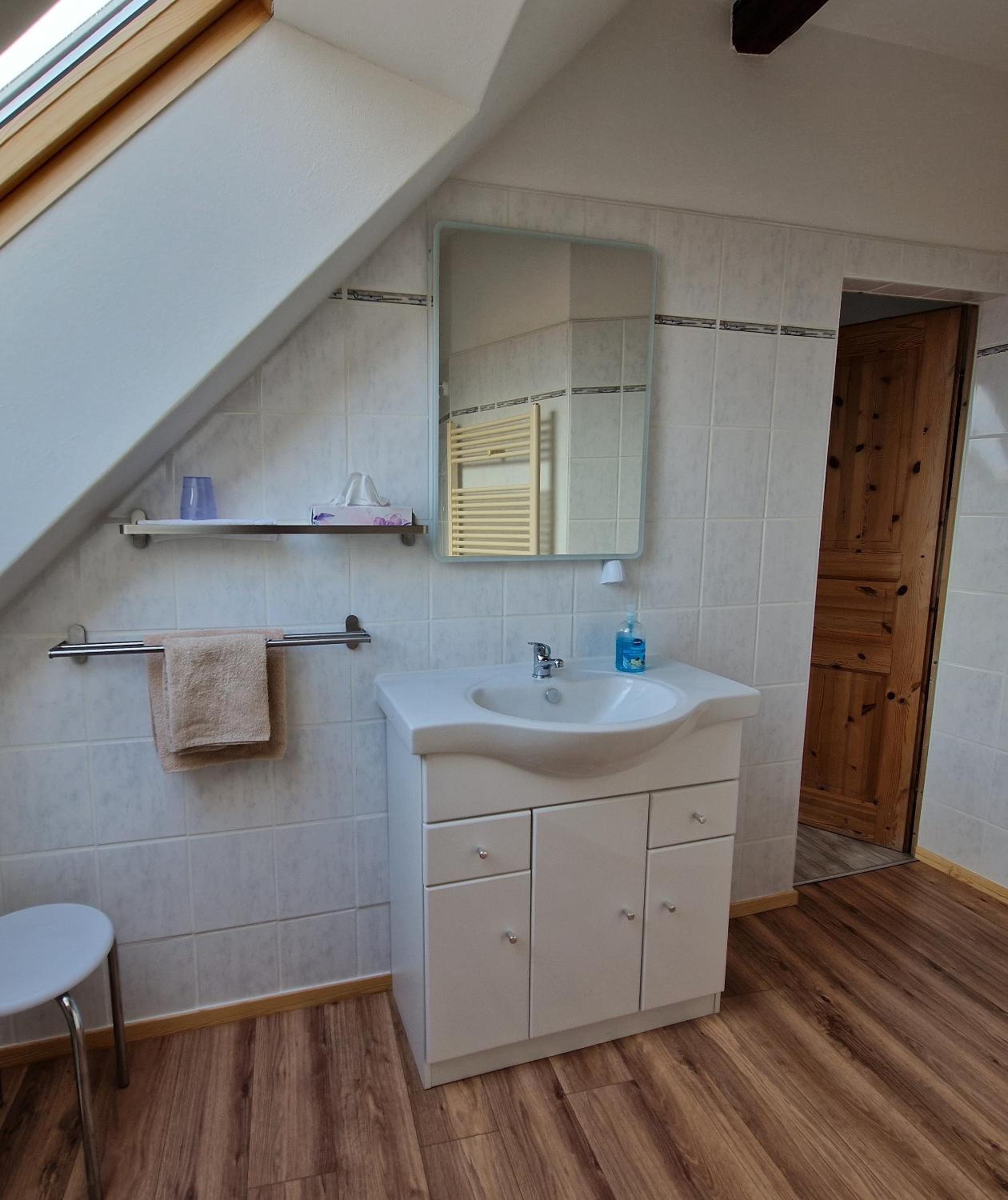 Twin Room with Bathroom photo 2