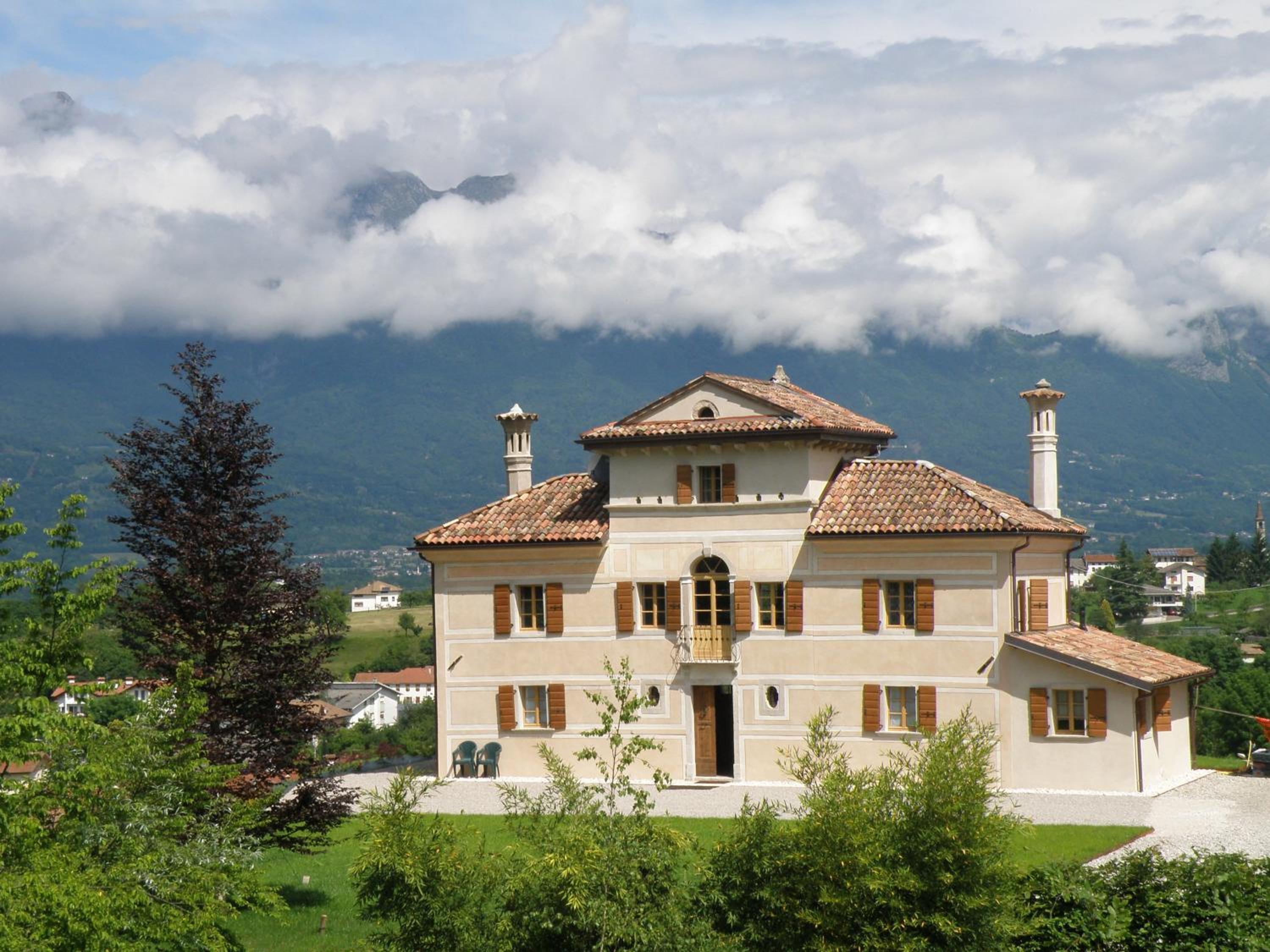 Villa photo 2