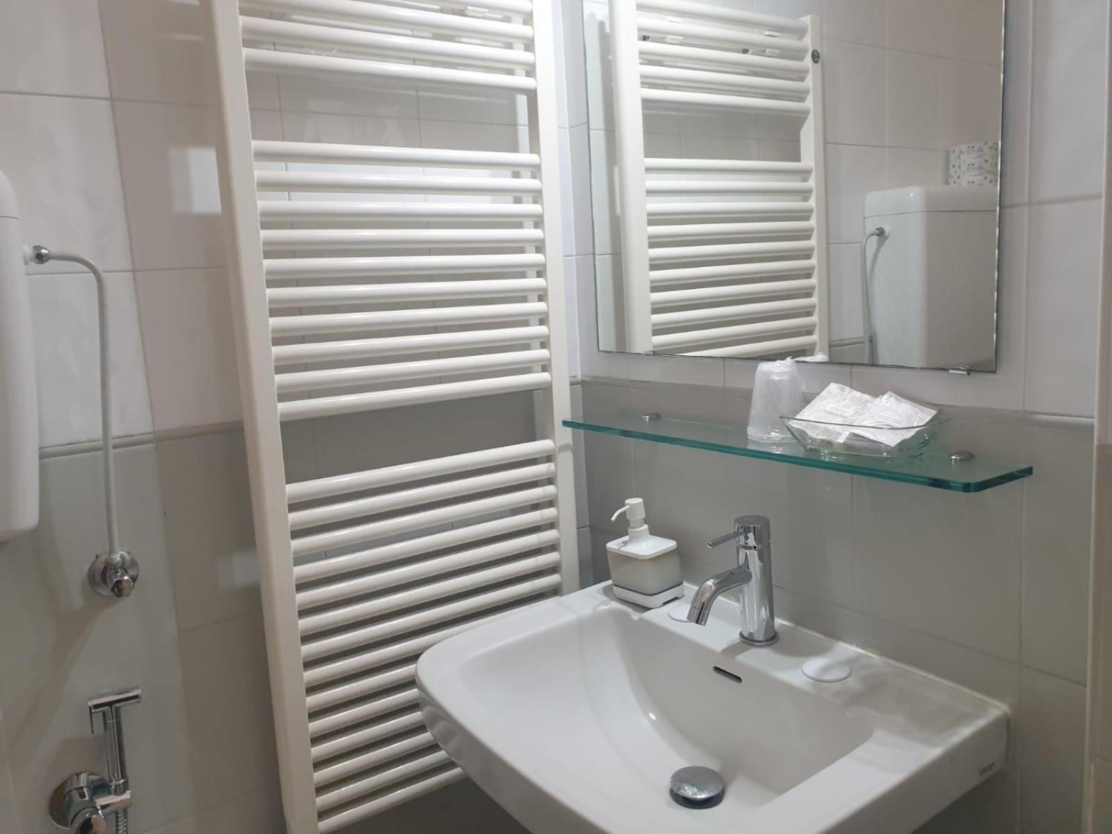 Triple Room - Photo 19