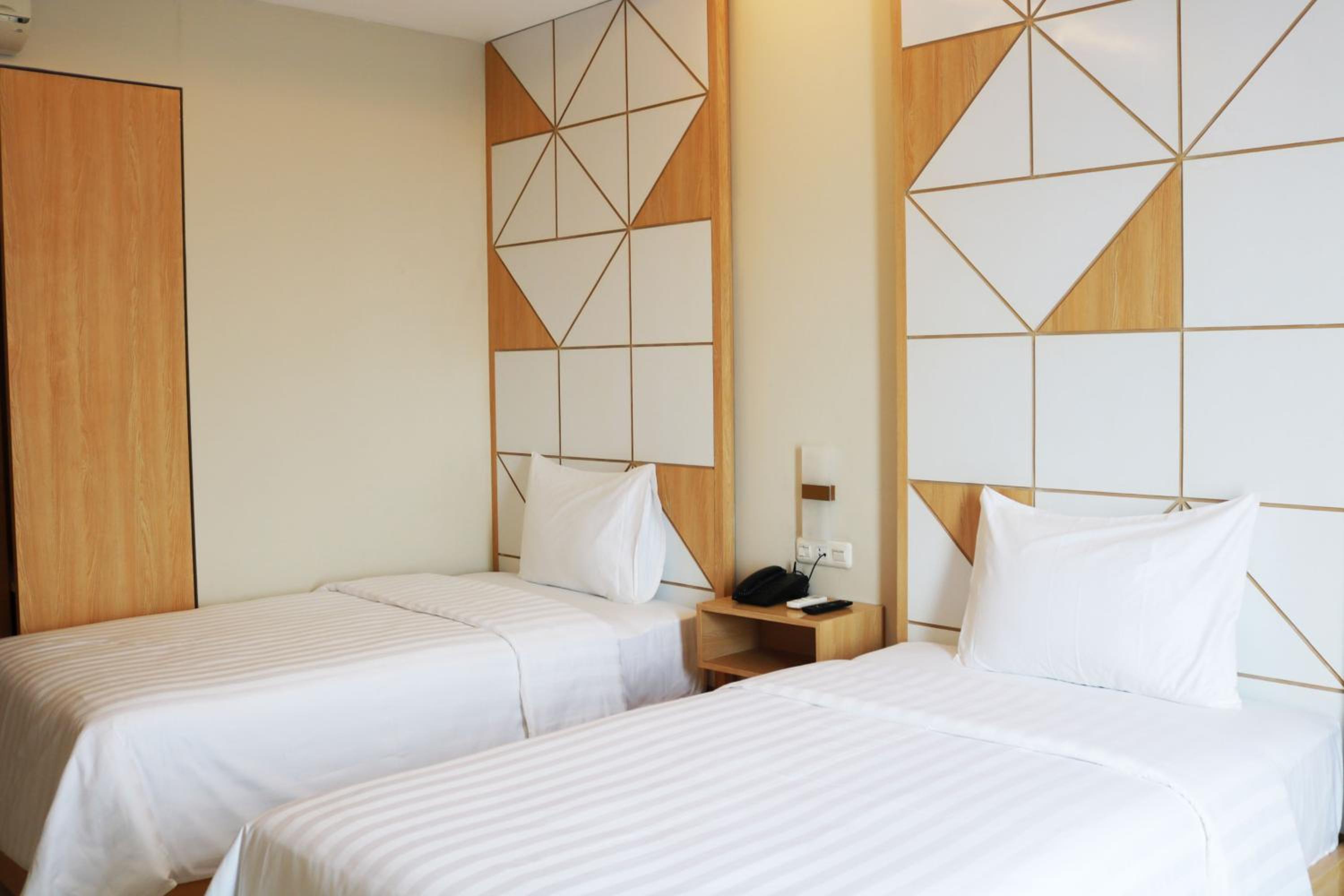 Deluxe Twin Room - Photo 2