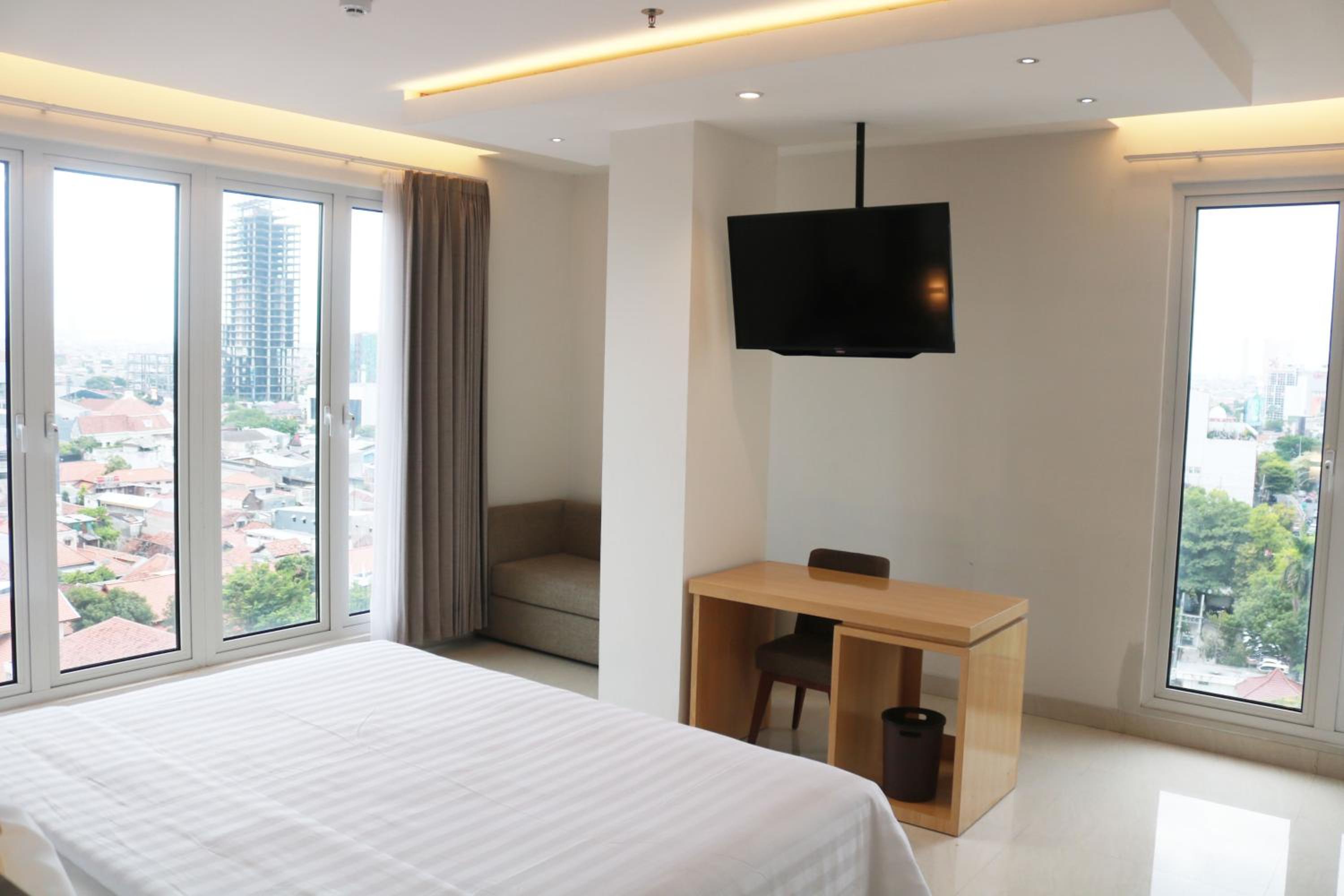Suite - Photo 5