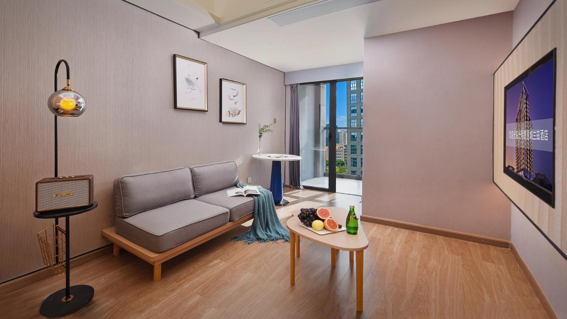 Deluxe King Suite