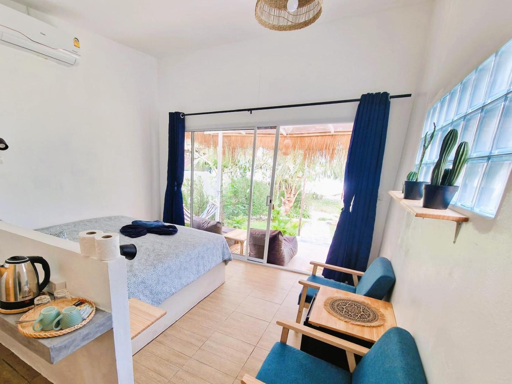 Superior Beach Front Bungalow - Photo 2