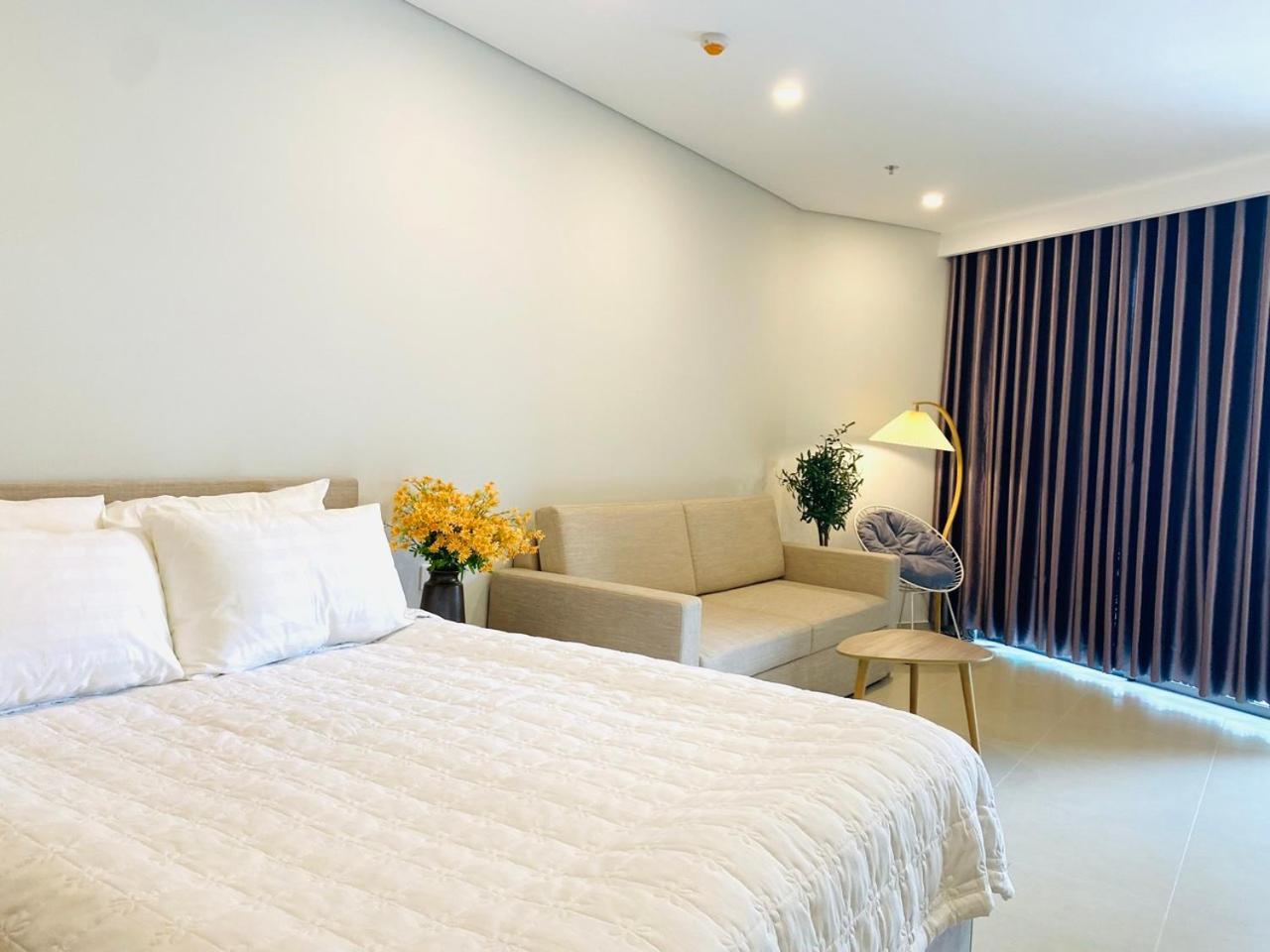 One-Bedroom Apartment - Photo 1