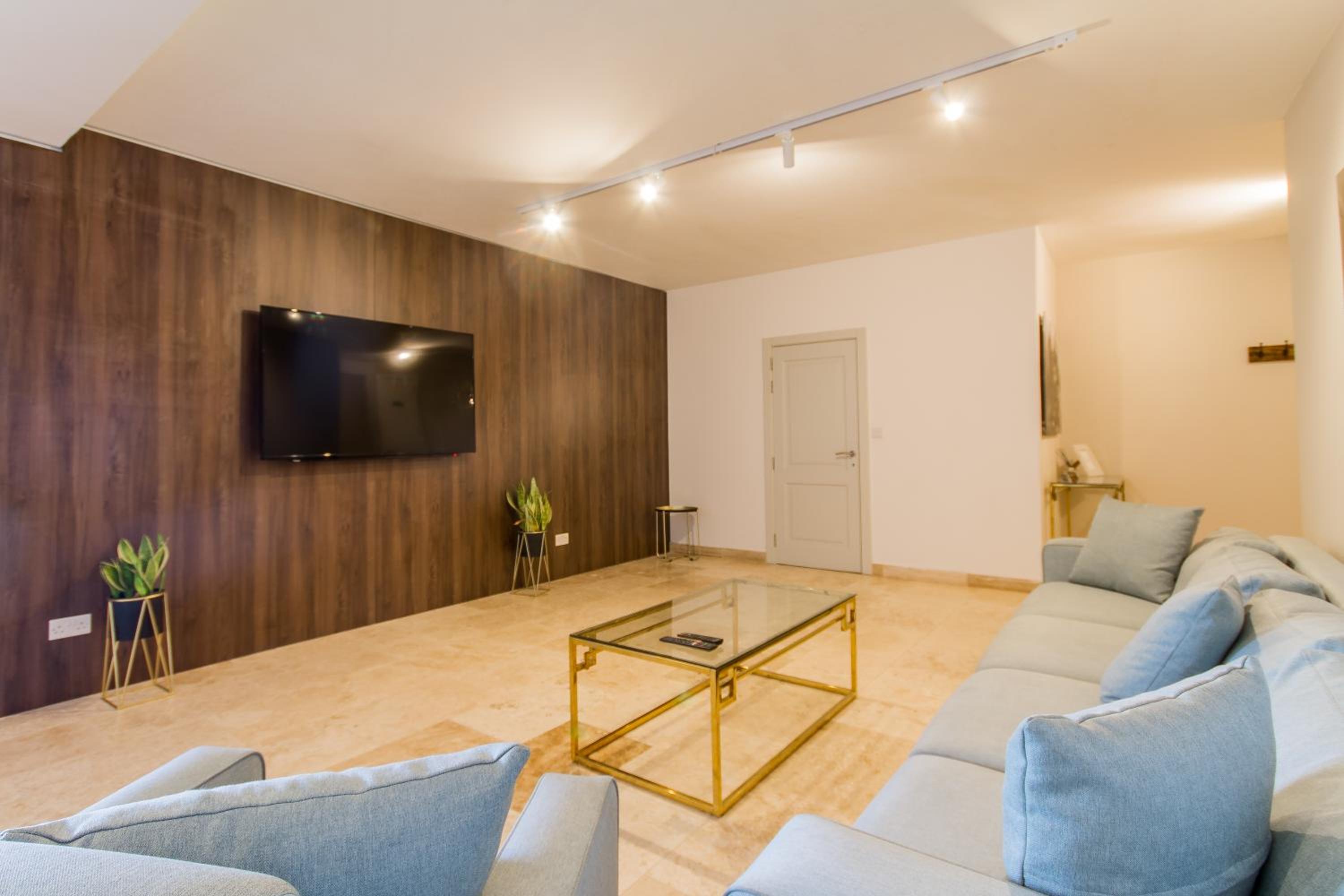 Four-Bedroom House photo 1