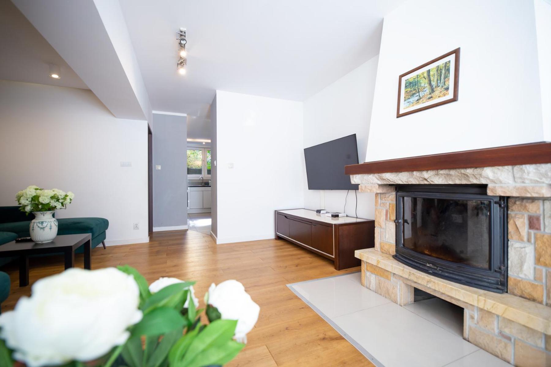 Three-Bedroom Apartment photo 2