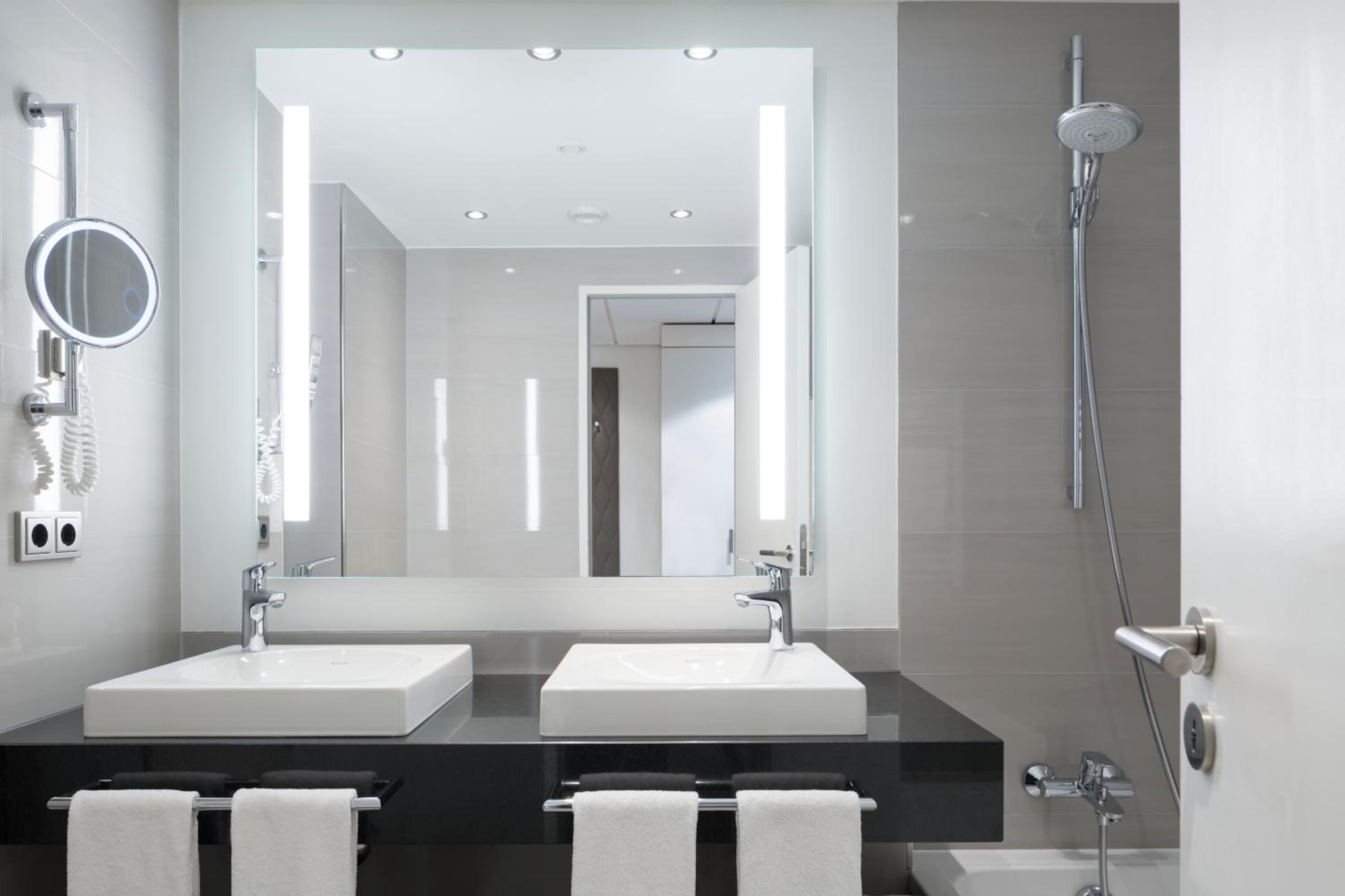 Deluxe Suite - Photo 7