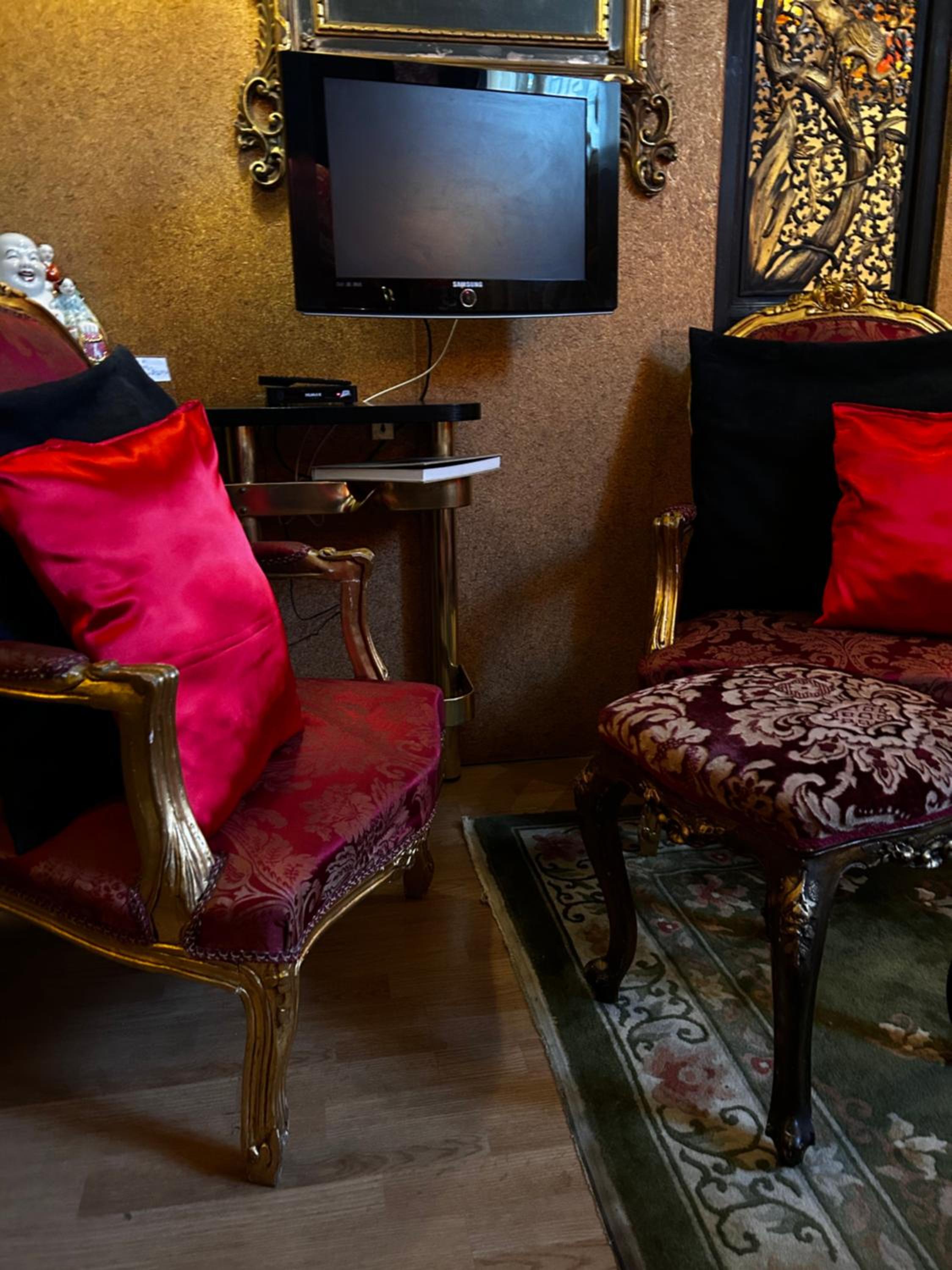 Deluxe King Room - Photo 2