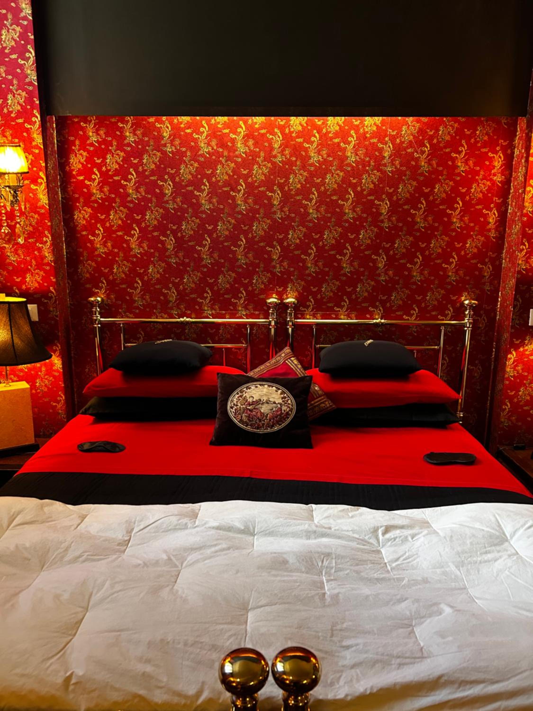 Deluxe King Room - Photo 6