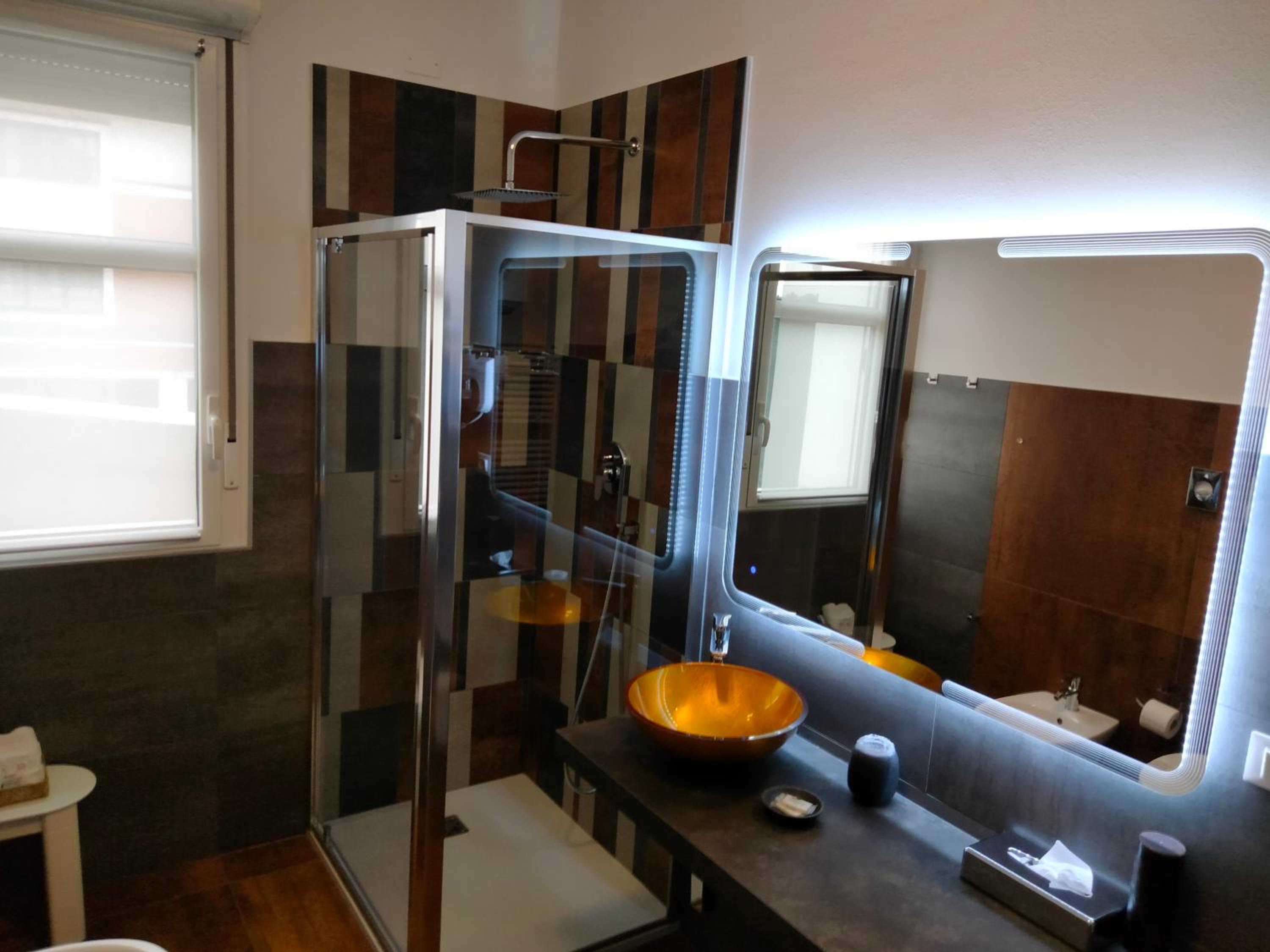 Double or Twin Room with Private Bathroom - Photo 15