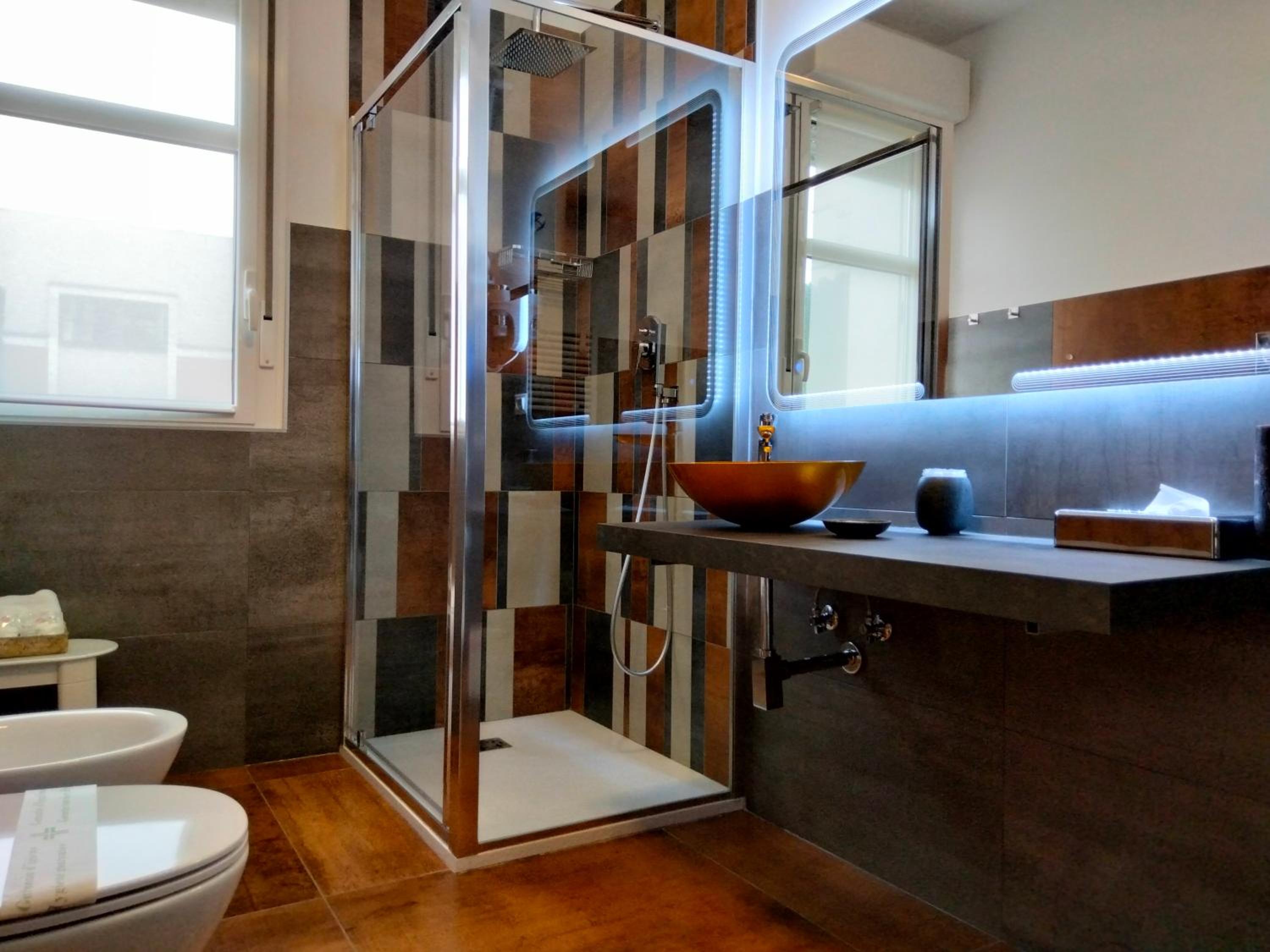 Double or Twin Room with Private Bathroom - Photo 14