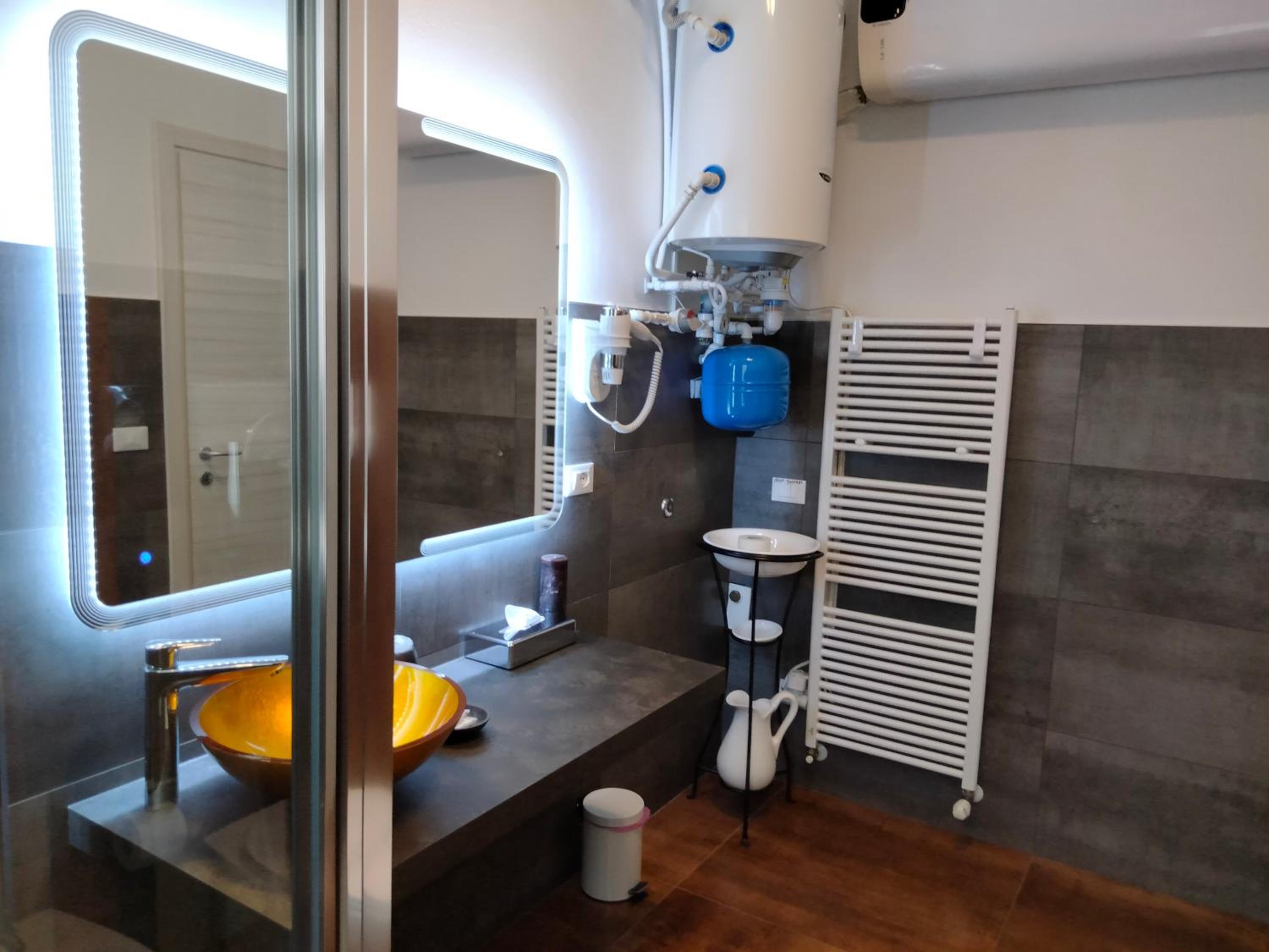 Double or Twin Room with Private Bathroom - Photo 13