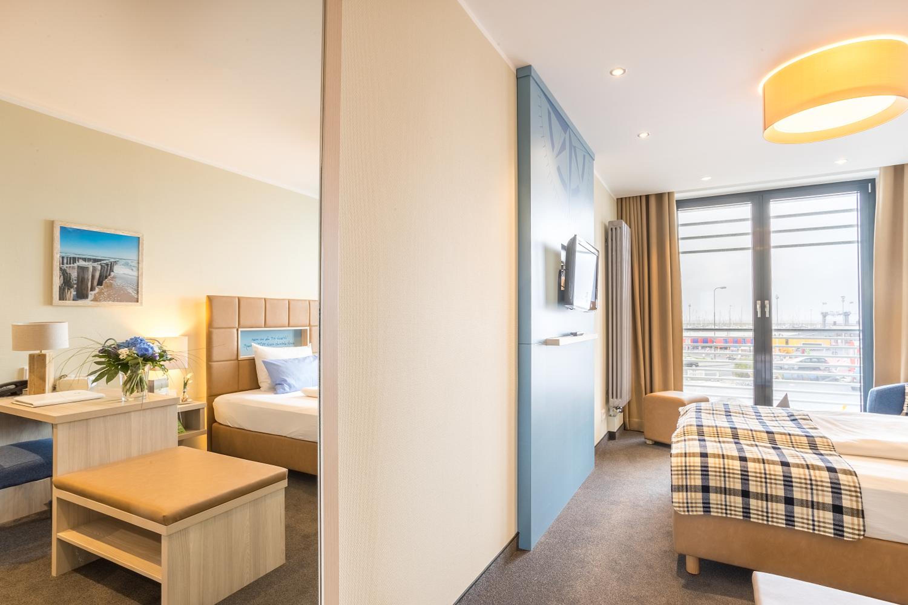Superior Double Room thumbnail 5