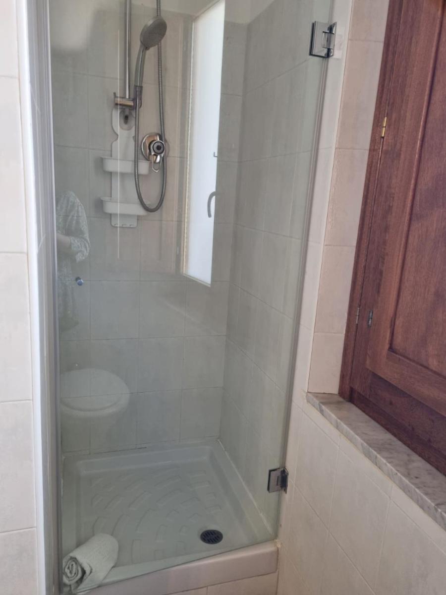 Double or Twin Room with Sea View - Photo 9