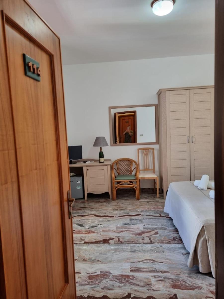 Double or Twin Room with Mountain View - Photo 5
