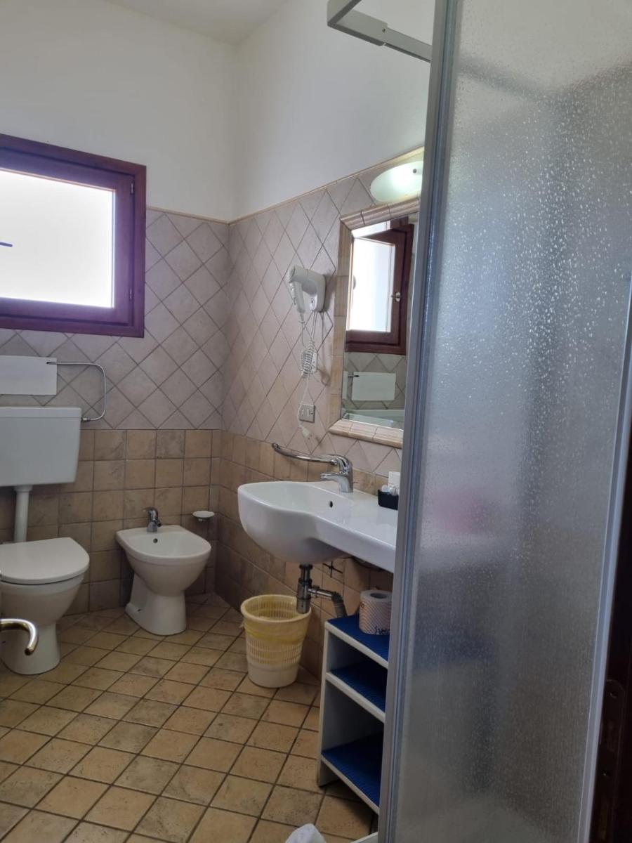 Double Room with Balcony and Sea View - Photo 9