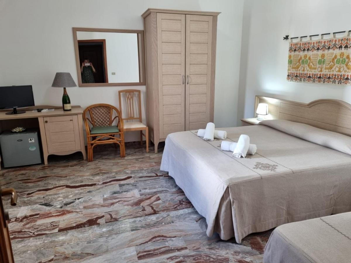 Double or Twin Room with Mountain View - Photo 2