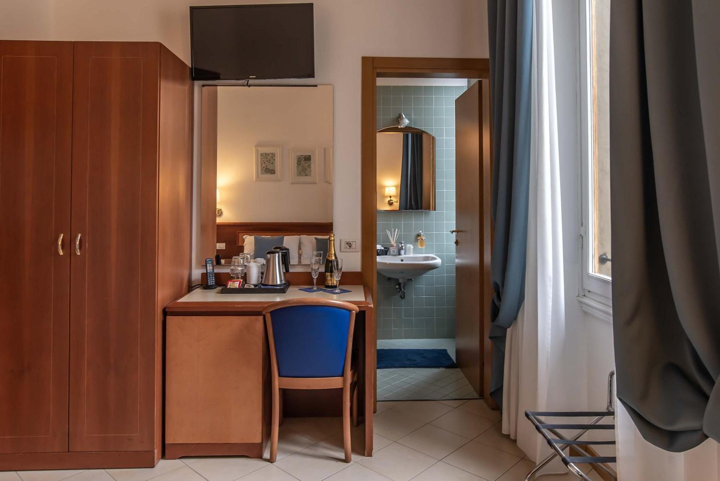 Double or Twin Room thumbnail 6